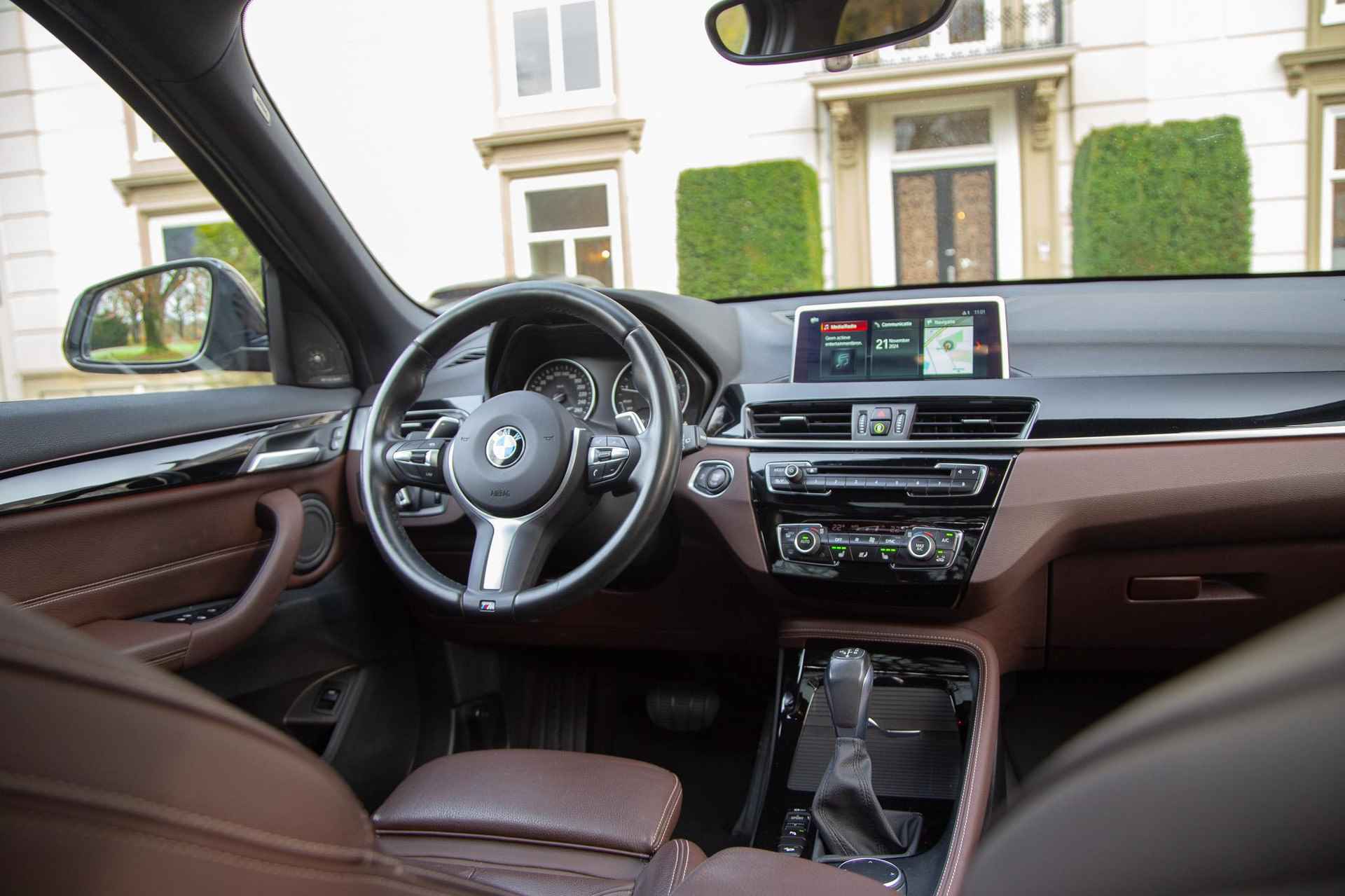 BMW X1 xDrive20i High Executive Pano | H&K | Camera | HUD | Memorystoelen - 40/58