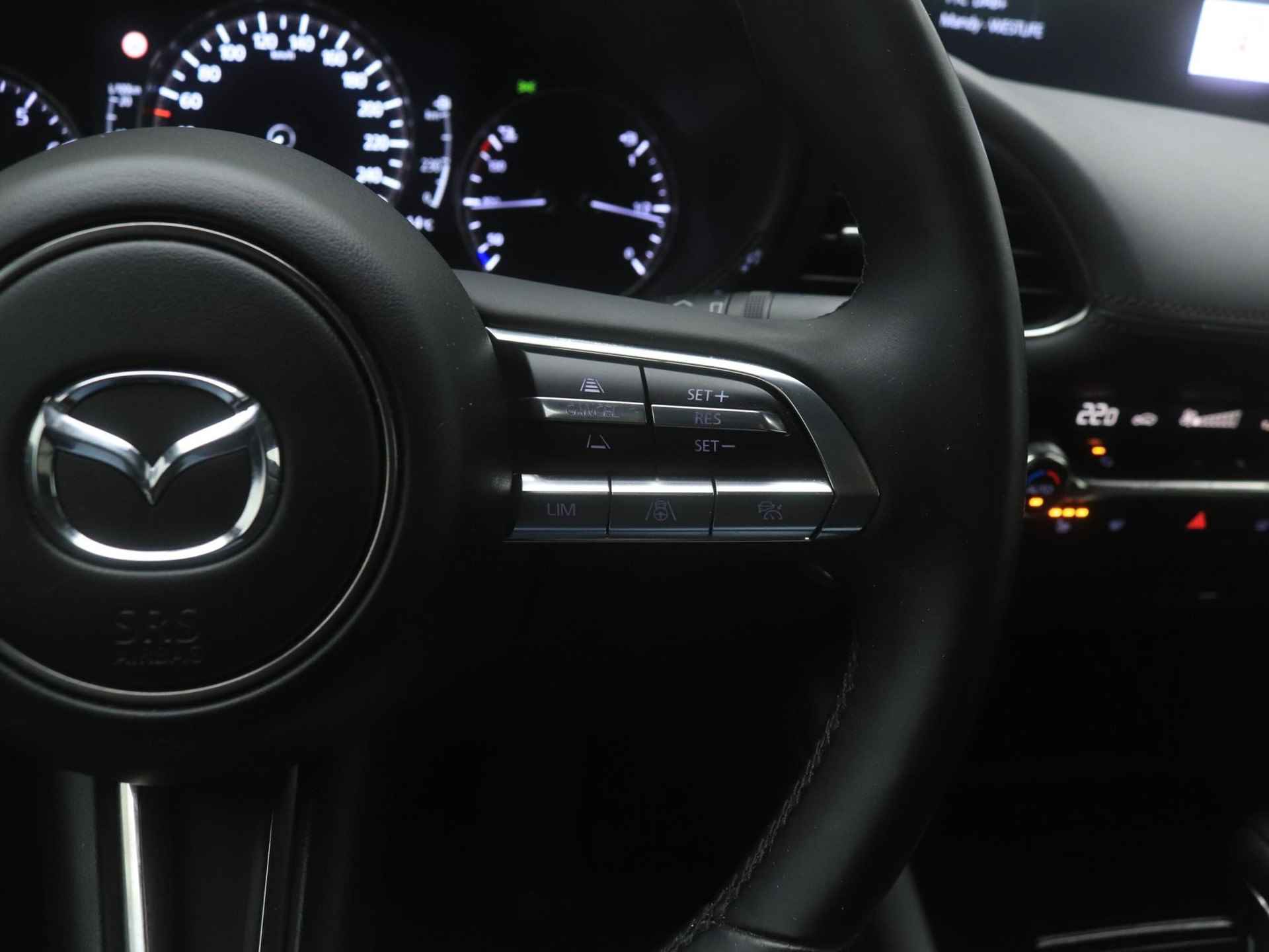 Mazda 3 2.0 SkyActiv-X Luxury i-Activesense automaat met vaste trekhaak : dealer onderhouden - 26/49
