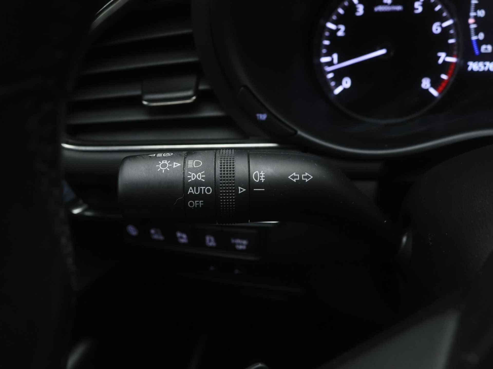 Mazda 3 2.0 SkyActiv-X Luxury i-Activesense automaat met vaste trekhaak : dealer onderhouden - 27/49