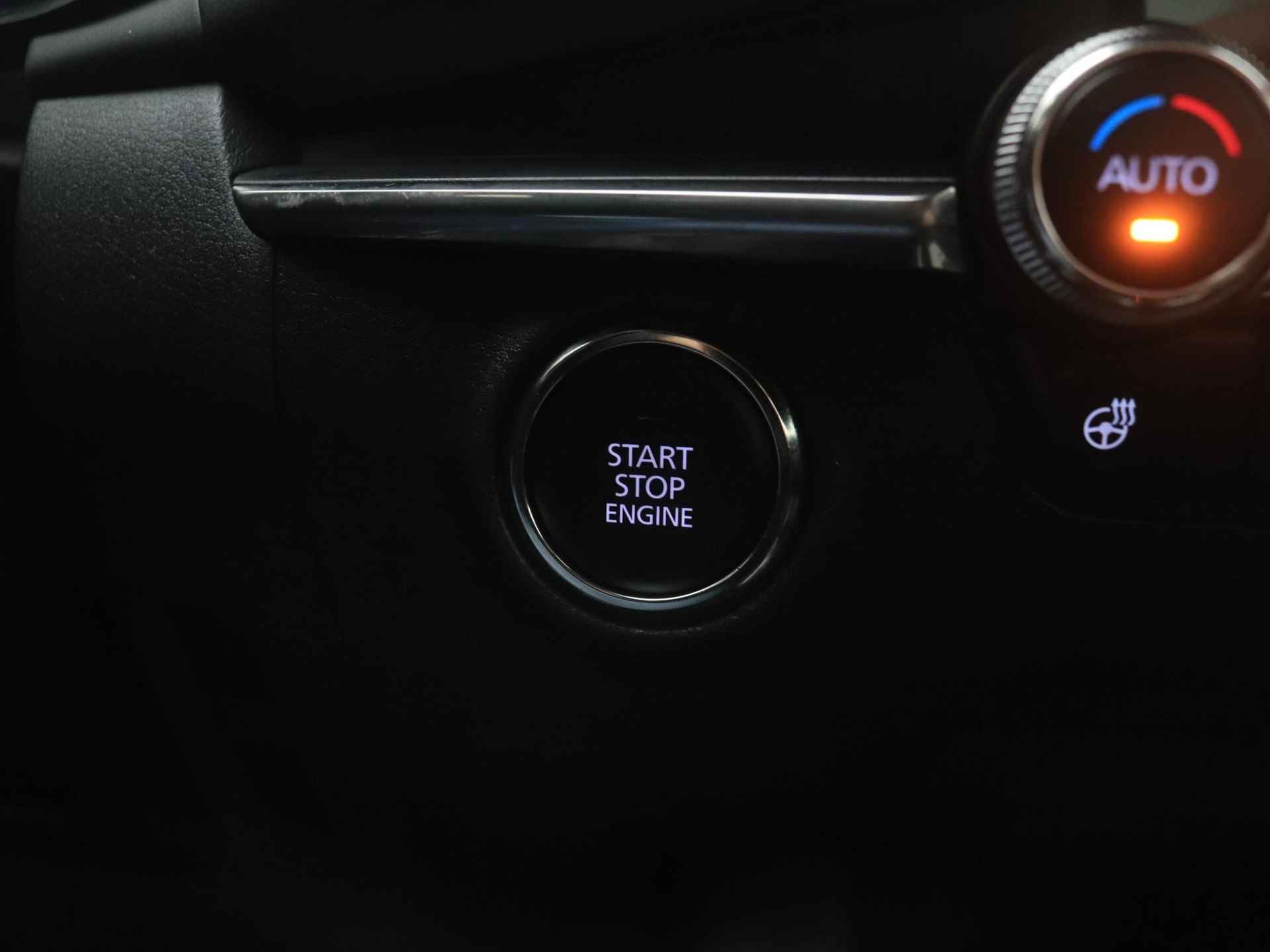 Mazda 3 2.0 SkyActiv-X Luxury i-Activesense automaat met vaste trekhaak : dealer onderhouden - 30/49