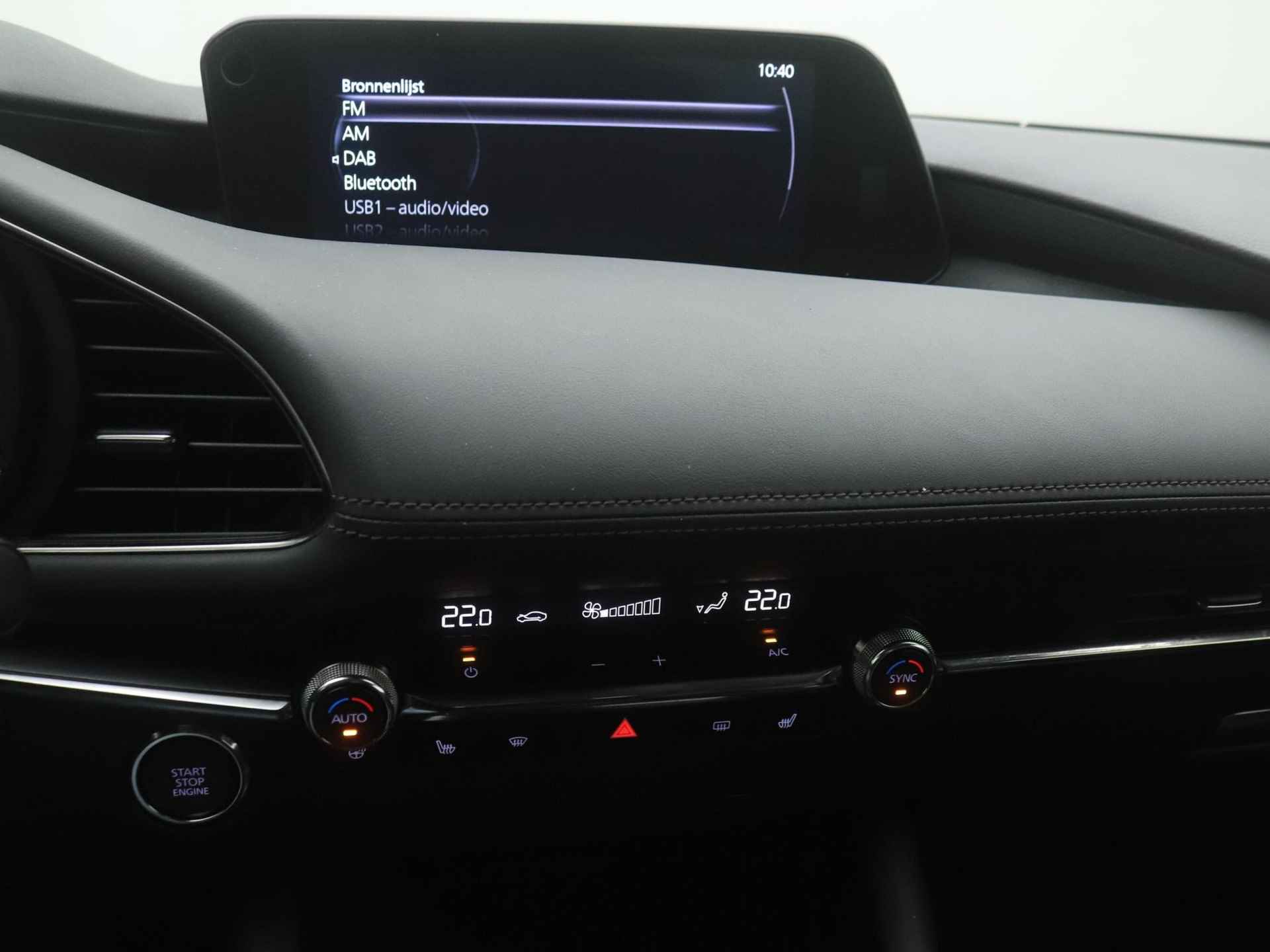 Mazda 3 2.0 SkyActiv-X Luxury i-Activesense automaat met vaste trekhaak : dealer onderhouden - 32/49