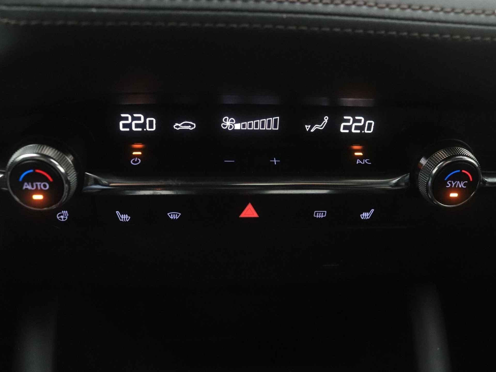 Mazda 3 2.0 SkyActiv-X Luxury i-Activesense automaat met vaste trekhaak : dealer onderhouden - 36/49