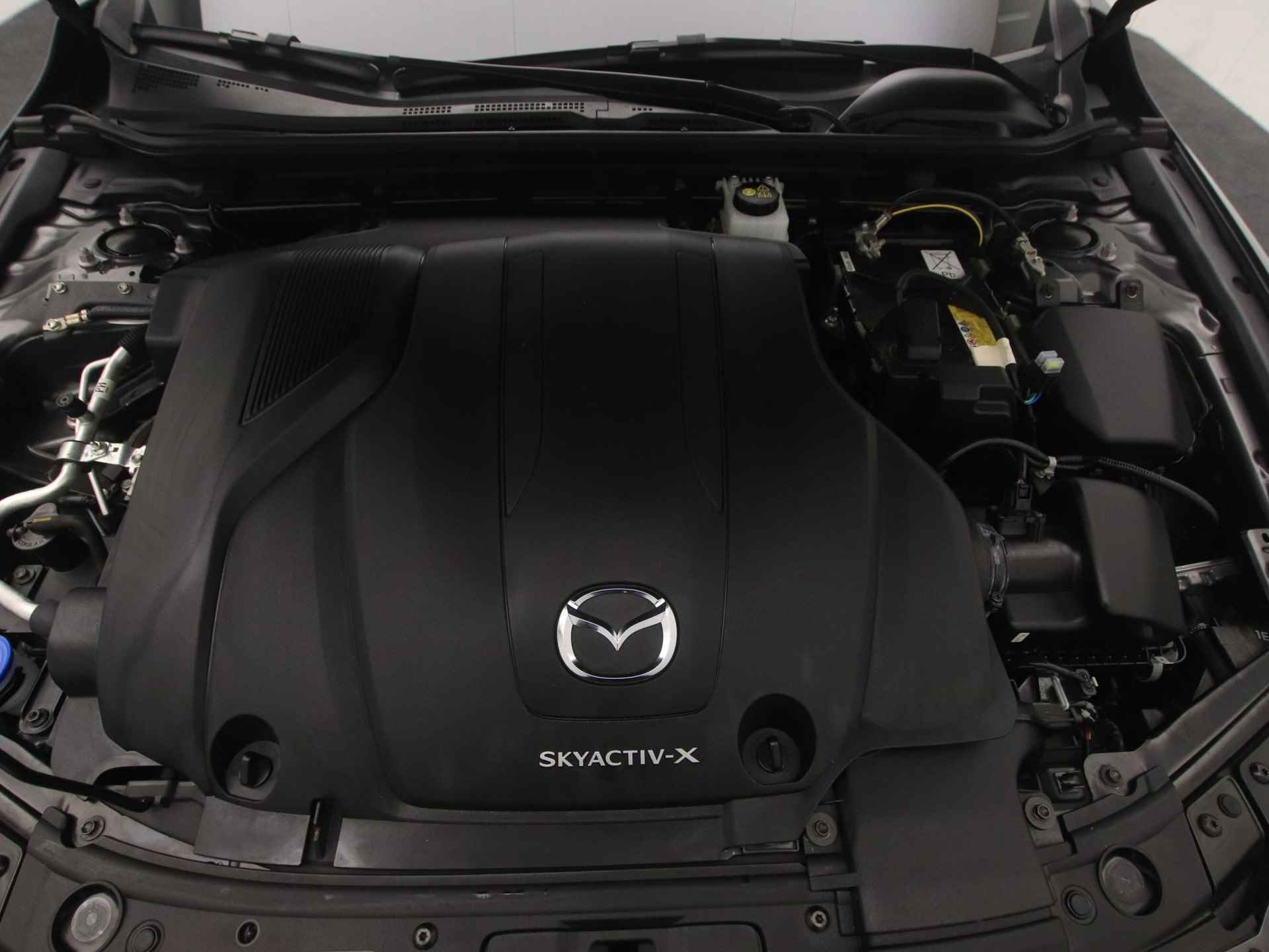 Mazda 3 2.0 SkyActiv-X Luxury i-Activesense automaat met vaste trekhaak : dealer onderhouden - 43/49