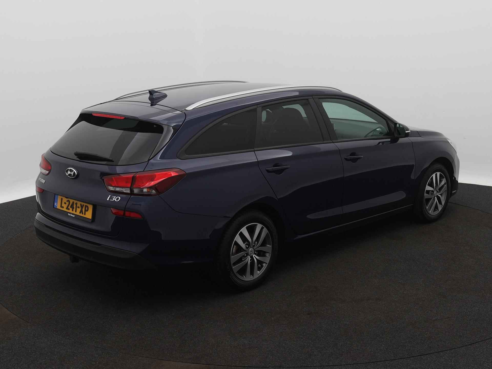 Hyundai i30 1.4 T-GDI Comfort | ACHTERUITRIJCAMERA | APPLE CARPLAY - ANDROID AUTO | STUUR + STOELVERWARMING | NAVIGATIE | CRUISE CONTROL | LANE ASSIST | PARKEERSENSOREN | AIRCO | AFNEEMBARE TREKHAAK | - 4/18