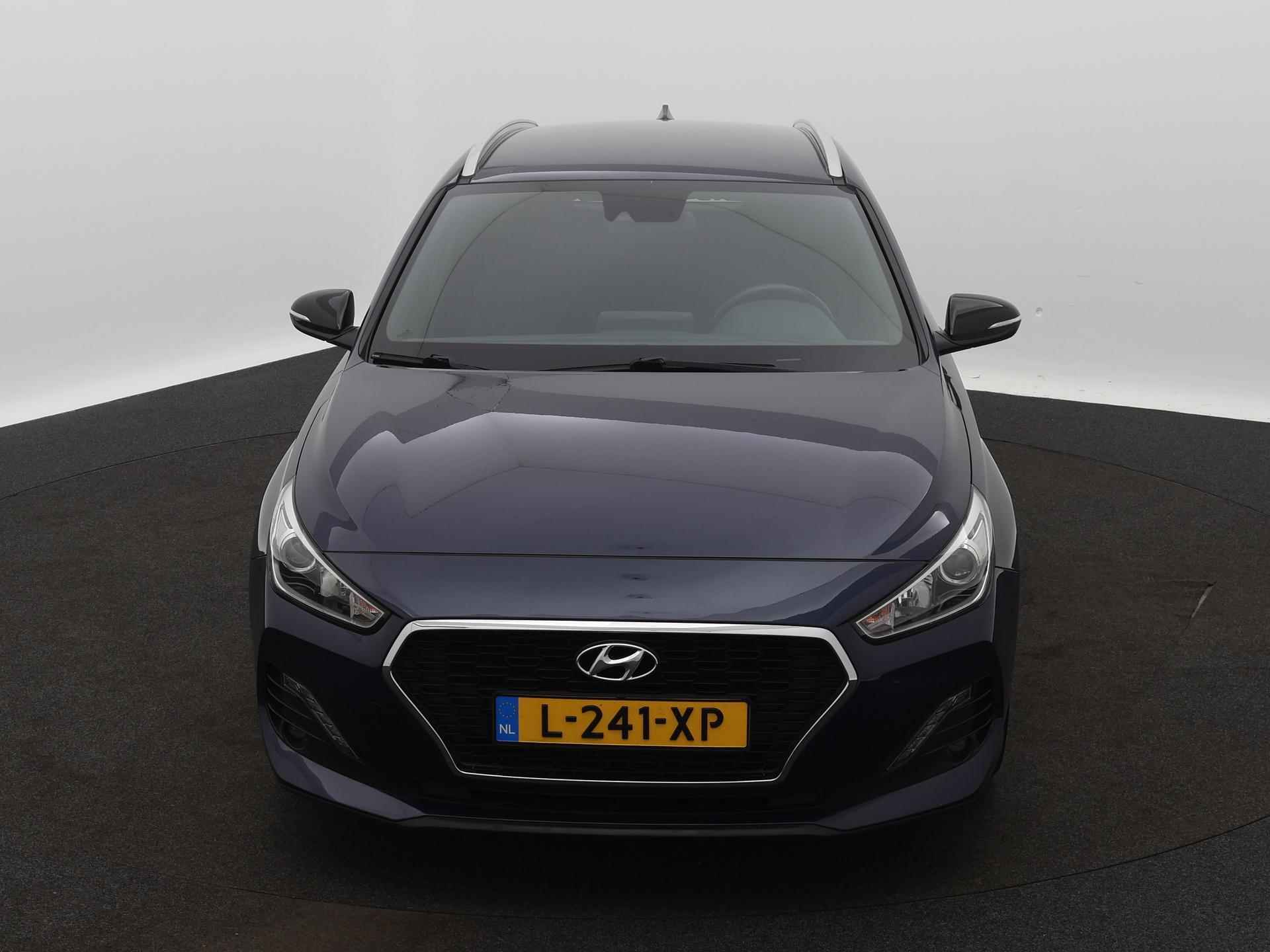 Hyundai i30 1.4 T-GDI Comfort | ACHTERUITRIJCAMERA | APPLE CARPLAY - ANDROID AUTO | STUUR + STOELVERWARMING | NAVIGATIE | CRUISE CONTROL | LANE ASSIST | PARKEERSENSOREN | AIRCO | AFNEEMBARE TREKHAAK | - 5/18