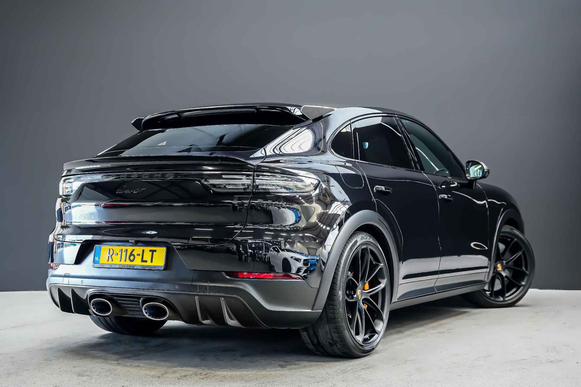 Porsche Cayenne Coupé 4.0 640pk Turbo GT |carbon exterieurpakket|oranje remklauwen en oranje stiksels|softclose|meesturende achteras|keramisch|carbon dak|zwarte pdls koplampen|stoelventilatie|blind spot|sport chrono| - 2/50