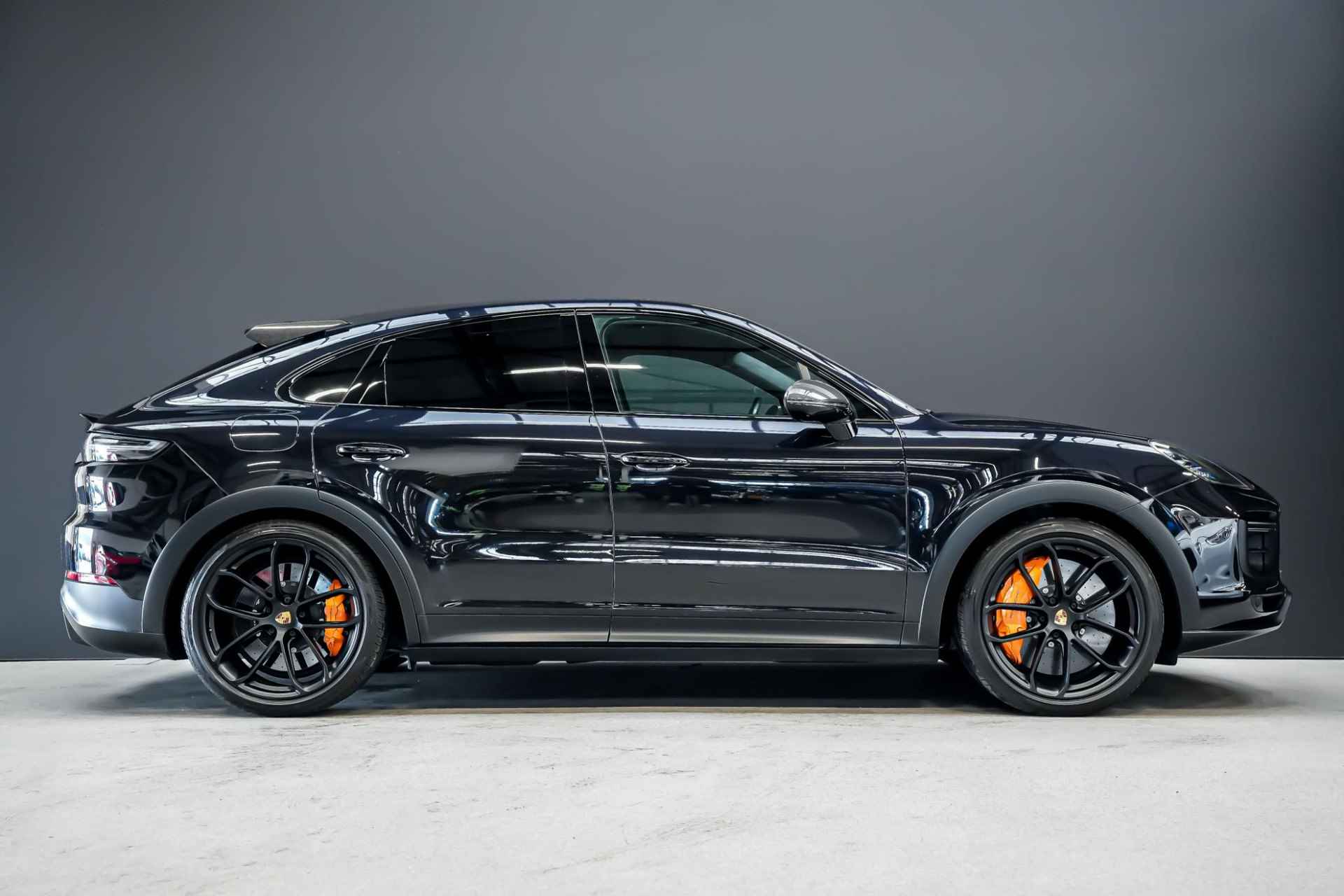 Porsche Cayenne Coupé 4.0 640pk Turbo GT |carbon exterieurpakket|oranje remklauwen en oranje stiksels|softclose|meesturende achteras|keramisch|carbon dak|zwarte pdls koplampen|stoelventilatie|blind spot|sport chrono| - 7/50