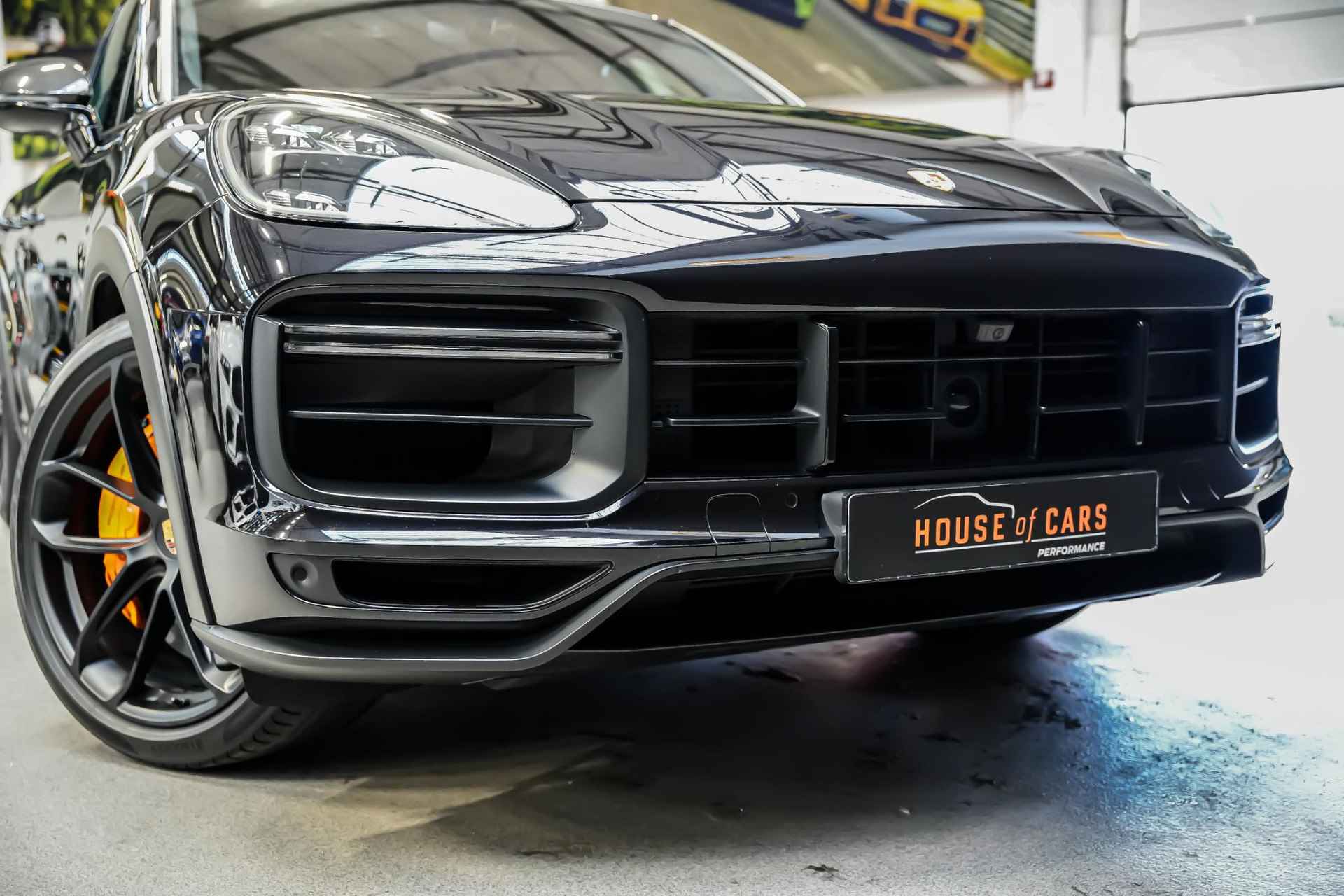 Porsche Cayenne Coupé 4.0 640pk Turbo GT |carbon exterieurpakket|oranje remklauwen en oranje stiksels|softclose|meesturende achteras|keramisch|carbon dak|zwarte pdls koplampen|stoelventilatie|blind spot|sport chrono| - 48/50