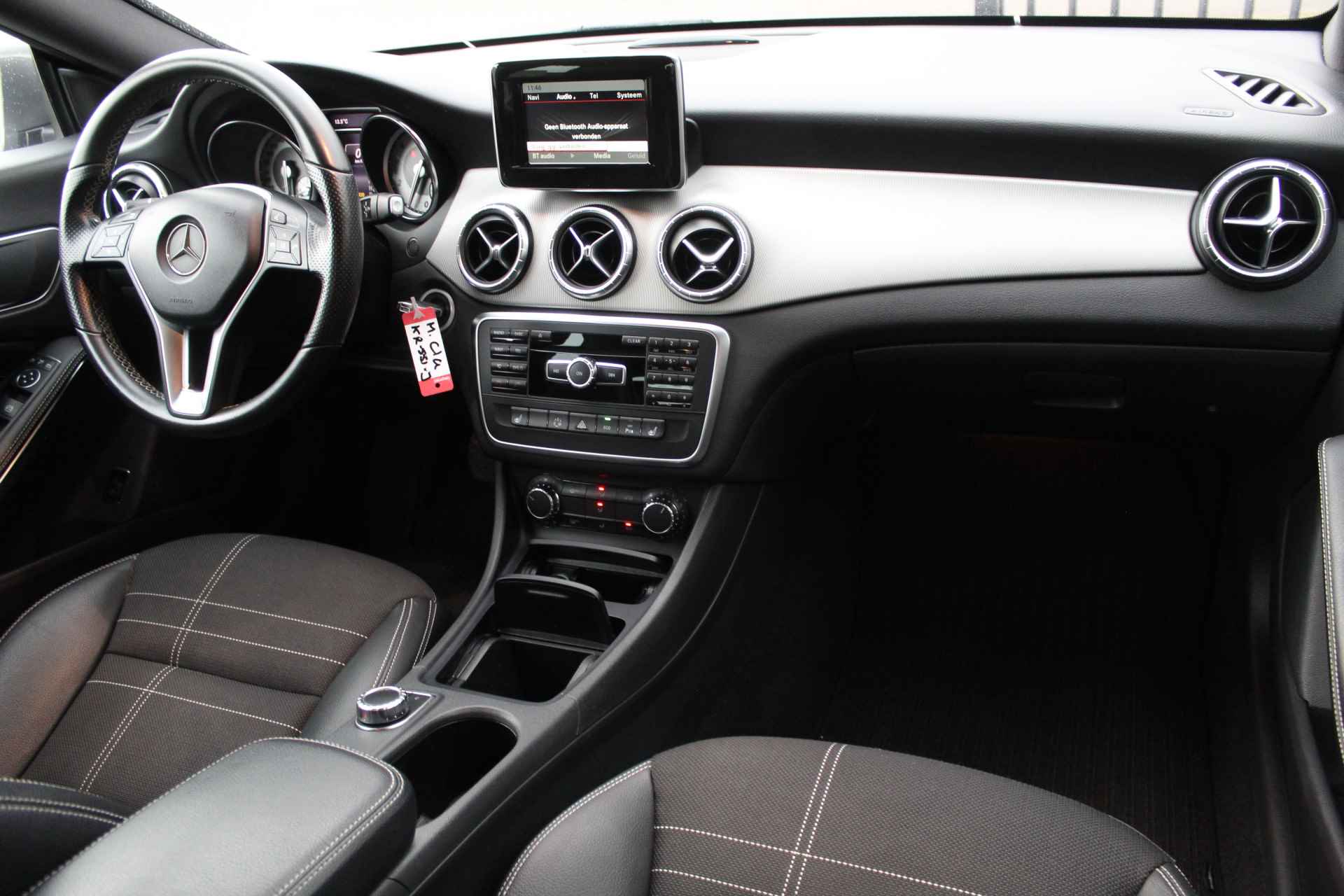 Mercedes-Benz CLA-Klasse 200 Ambition Automaat Navigatie/Stoelverwarming/Cruise control/Parkeersensoren rondom/Bluetooth/Led dagrijverlichting - 2/25