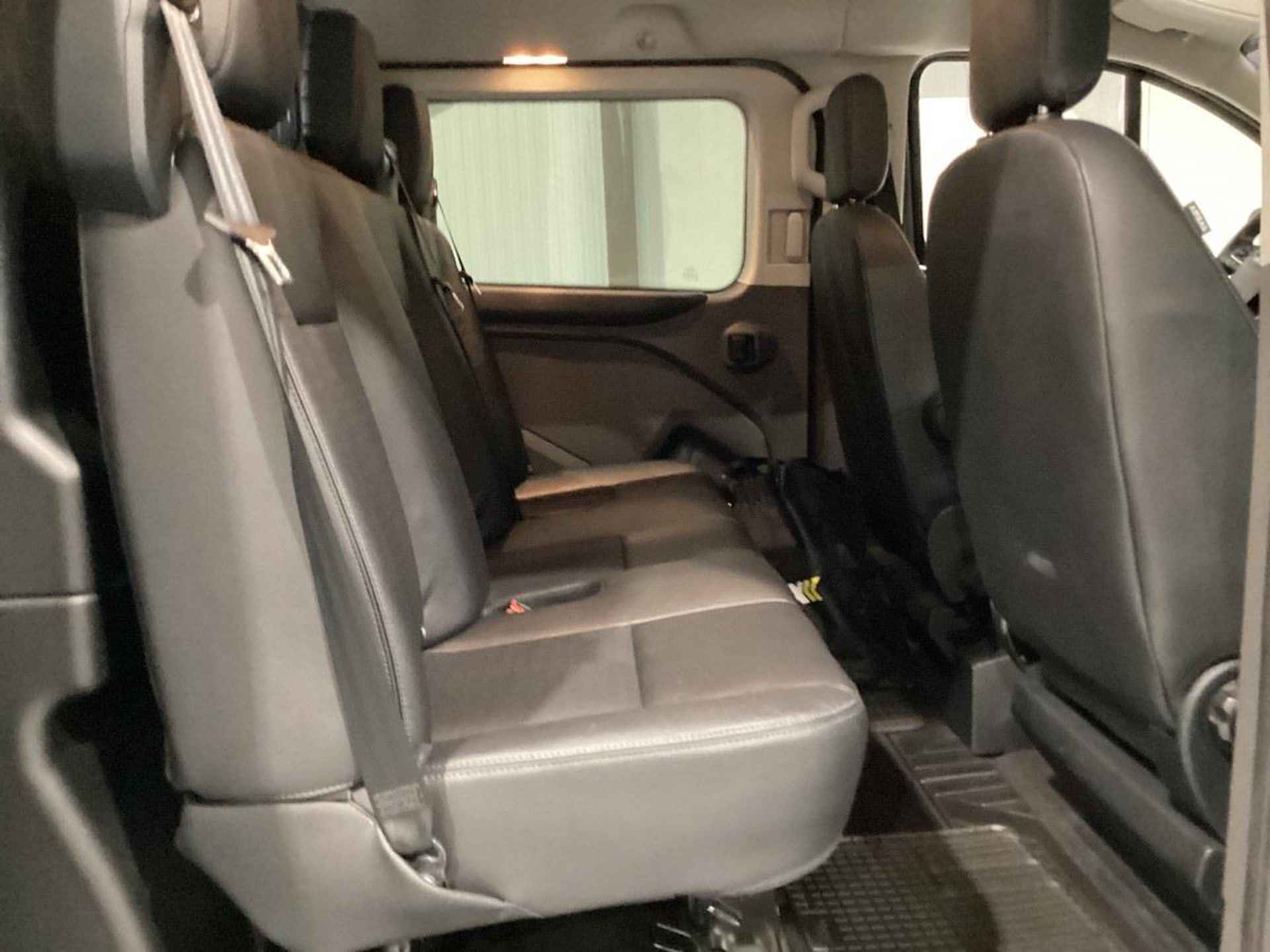 Ford Transit Custom 310 2.0 TDCI L1H1 Sport DC | BTW en BPM vrij (Marge) | 170pk Automaat | Dubbele cabine |  Navigatie | 2x Schuifdeur | Trekhaak | Bijrijdersstoel | Camera | Ook ideaal voor de particuliere klant i.v.m. geen BPM en BTW verplichting - 6/8