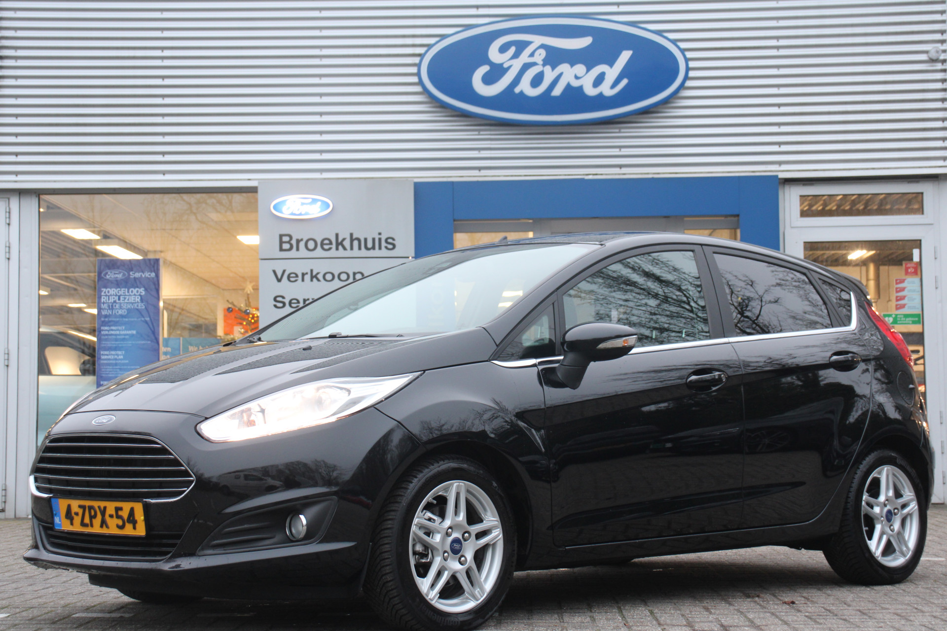 Ford Fiesta 1.0EB TITANIUM | NL-AUTO! | NAVI | CLIMA | VERWARMDE VOORRUIT | CRUISE | BLUETOOTH | PARK SENS | LM. VELGEN