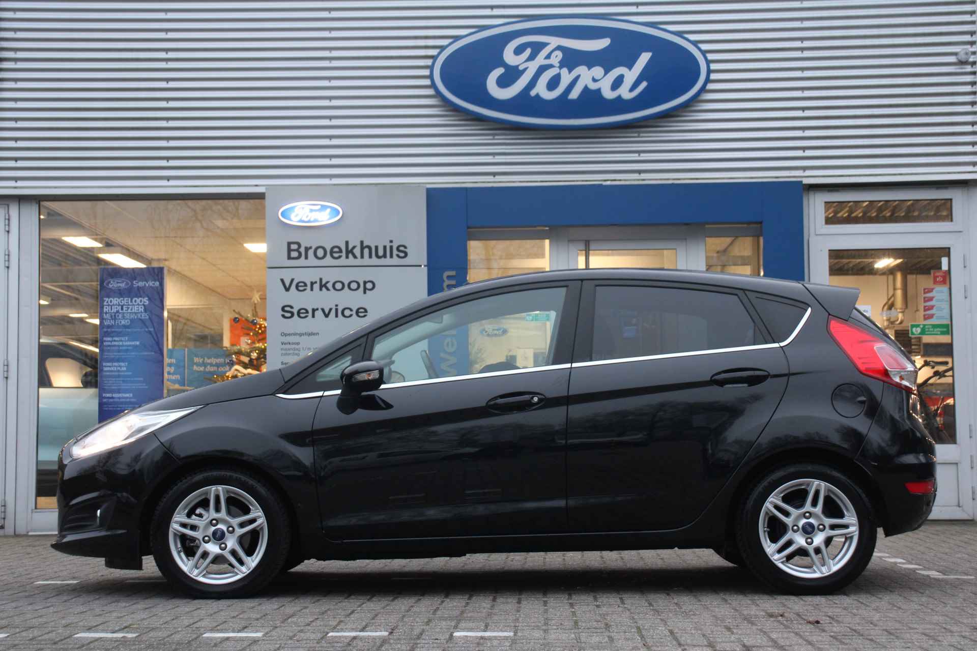 Ford Fiesta 1.0EB TITANIUM | NL-AUTO! | NAVI | CLIMA | VERWARMDE VOORRUIT | CRUISE | BLUETOOTH | PARK SENS | LM. VELGEN - 2/37