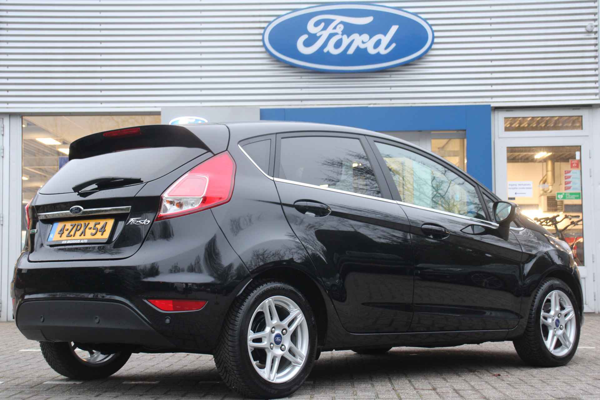 Ford Fiesta 1.0EB TITANIUM | NL-AUTO! | NAVI | CLIMA | VERWARMDE VOORRUIT | CRUISE | BLUETOOTH | PARK SENS | LM. VELGEN - 3/37