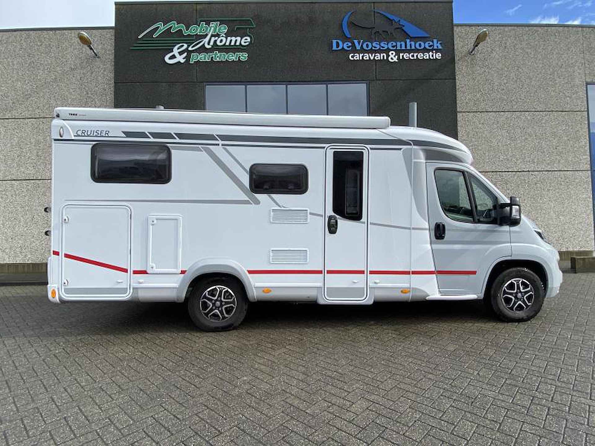 LMC Cruiser V 646 G kort verhuurd, erg netjes - 3/21