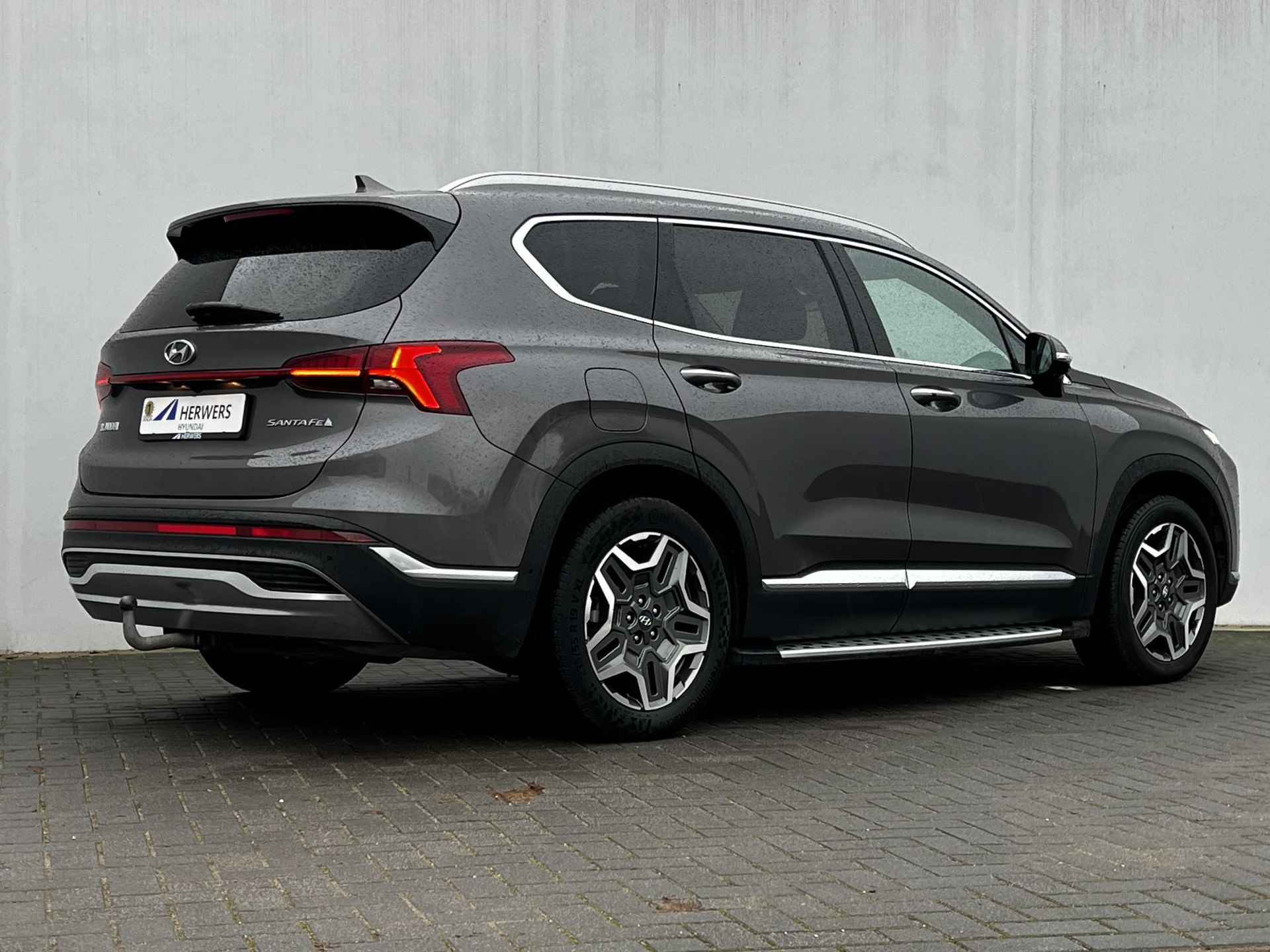 Hyundai Santa Fe 1.6 T-GDI PHEV 4WD Premium Sky 7p. / Zeven persoons / Panoramadak / Trekgewicht 1.350 kg / Trekhaak afneembaar / Leder / HUD / Elektrische klep / Zeer compleet / - 3/63