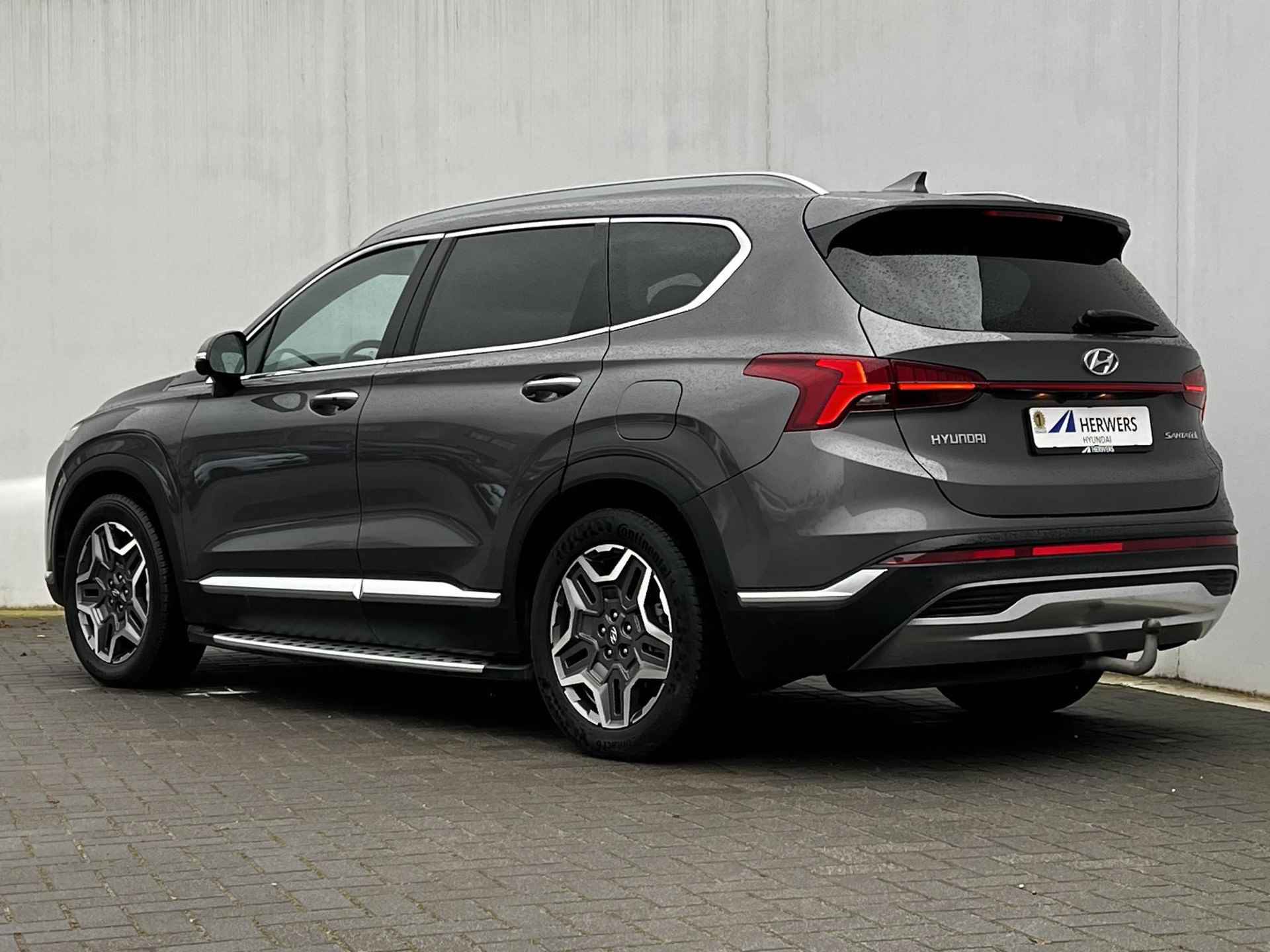 Hyundai Santa Fe 1.6 T-GDI PHEV 4WD Premium Sky 7p. / Zeven persoons / Panoramadak / Trekgewicht 1.350 kg / Trekhaak afneembaar / Leder / HUD / Elektrische klep / Zeer compleet / - 19/63