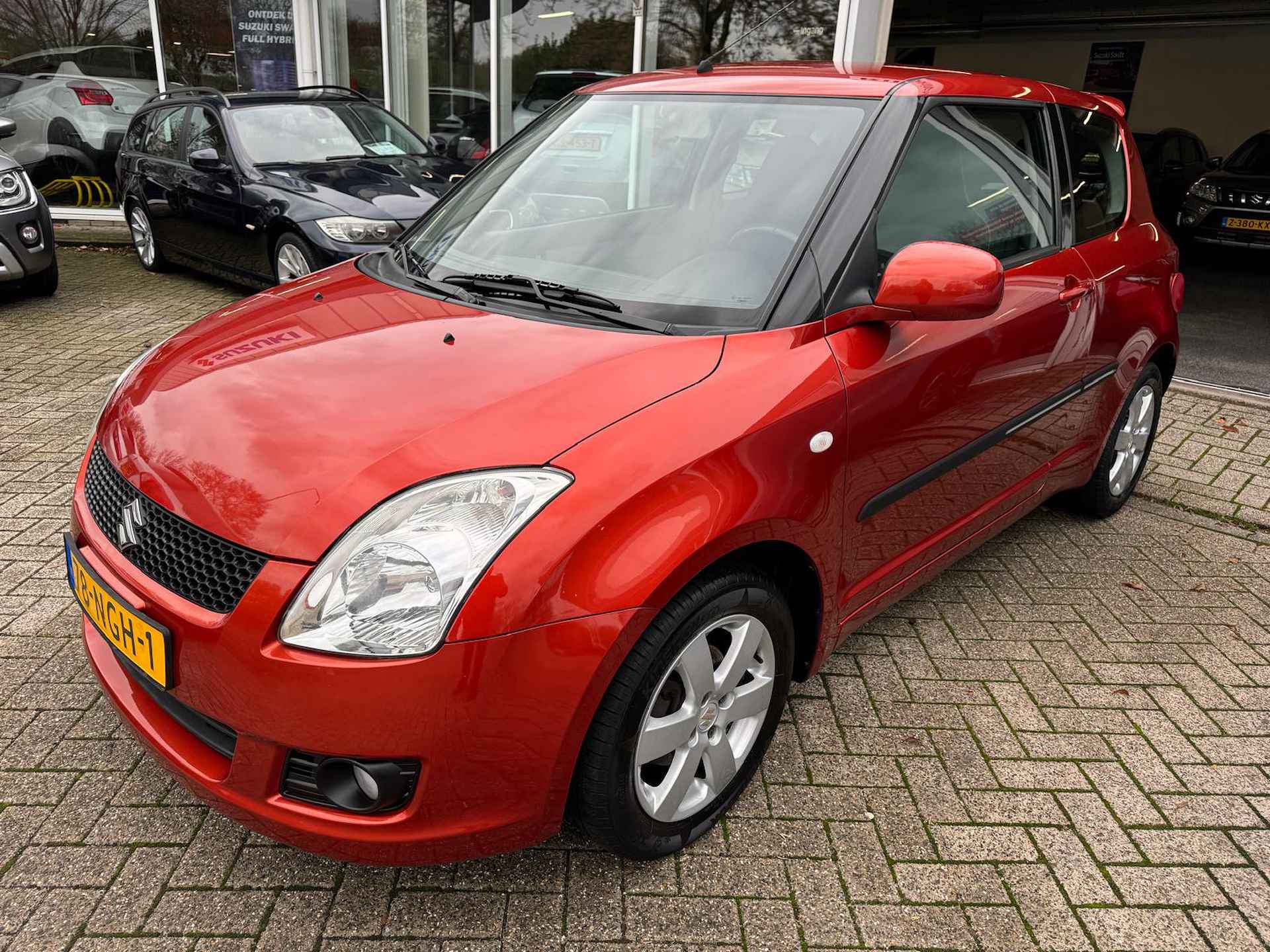 SUZUKI Swift 1.3 3D Limited - 5/27