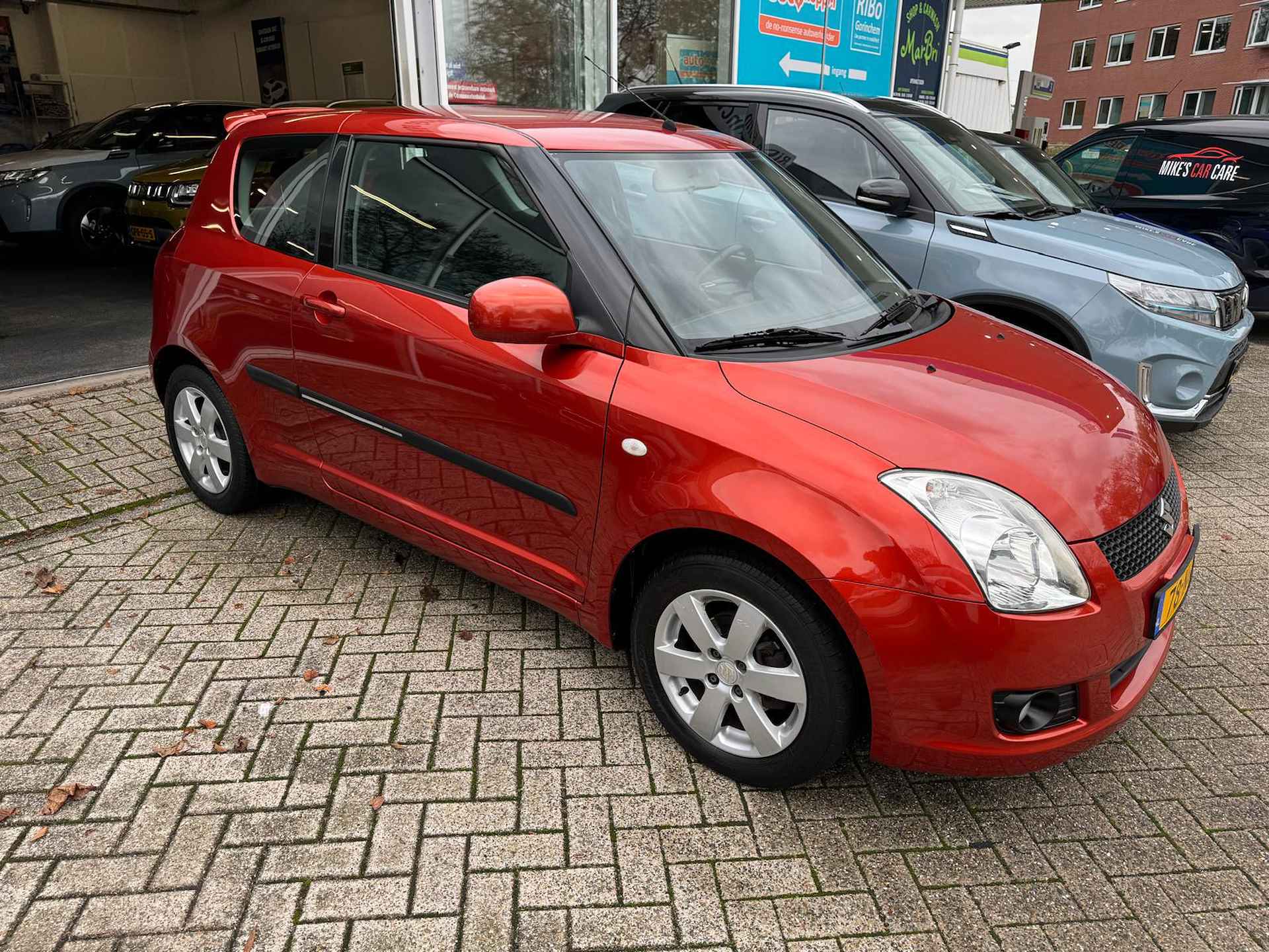 SUZUKI Swift 1.3 3D Limited - 9/27