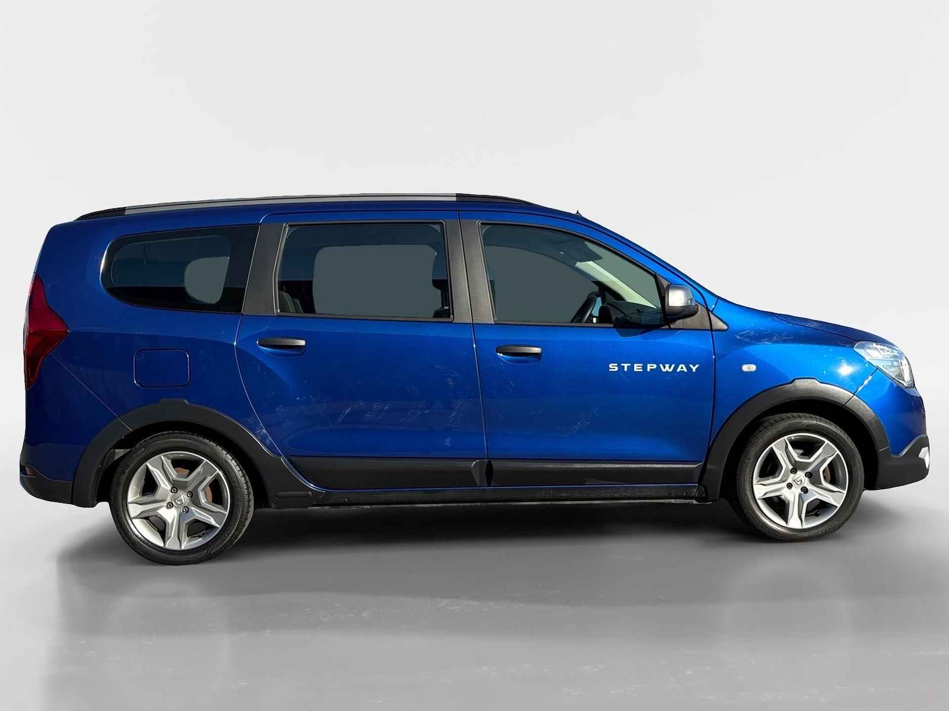 Dacia Lodgy 1.3 - 130PK TCe Stepway 5p | Trekhaak (1400KG) | Navi | Apple CarPlay/Android Auto | Airco | Camera | Cruise Control | Parkeersensoren | Elektrische Ramen & Spiegels | - 4/36