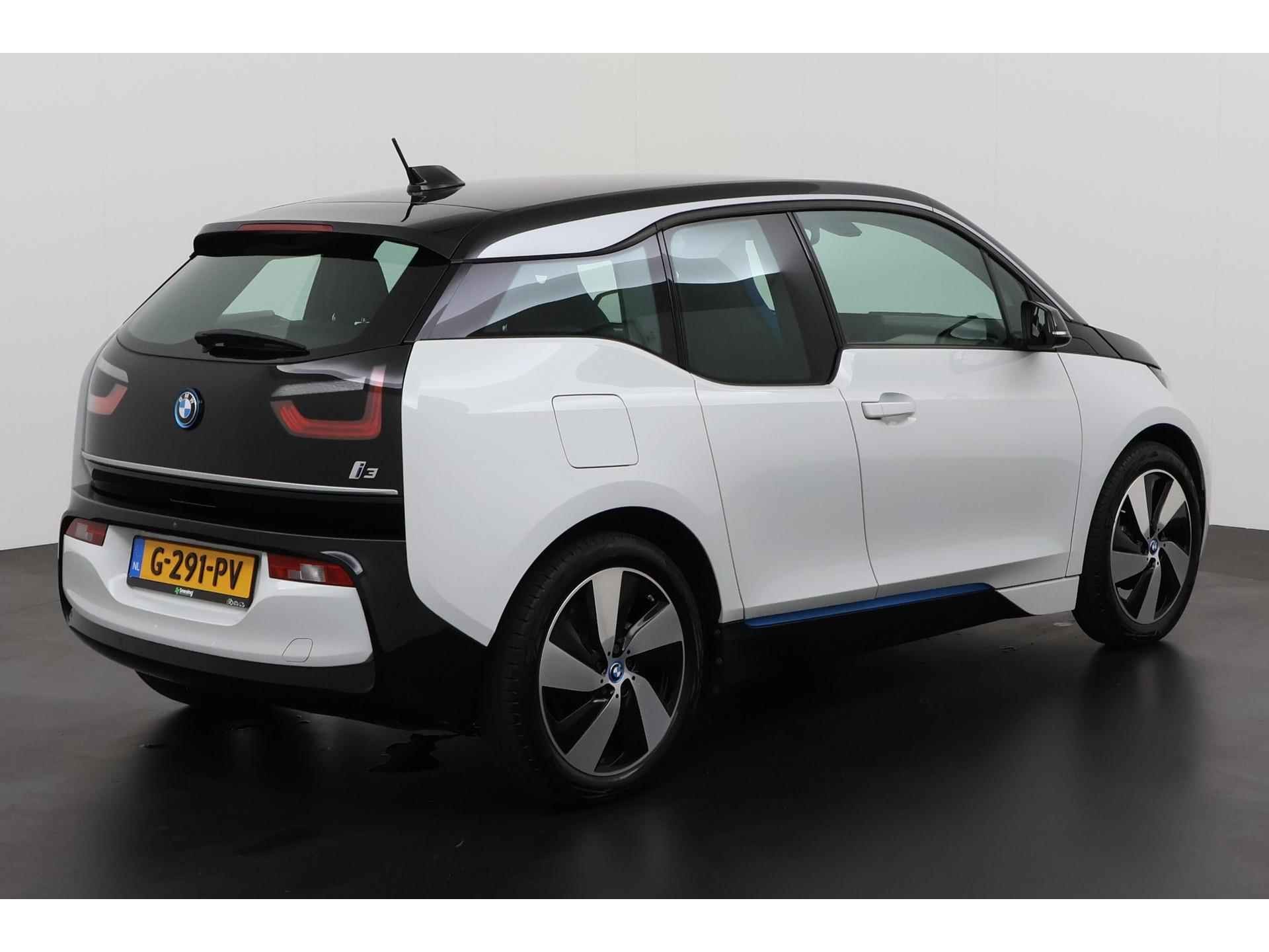 BMW i3 Basis 120Ah 42 kWh | Camera | Driving Assistant Plus | Warmtepomp | Comfort pakket |  Zondag Open! - 4/39
