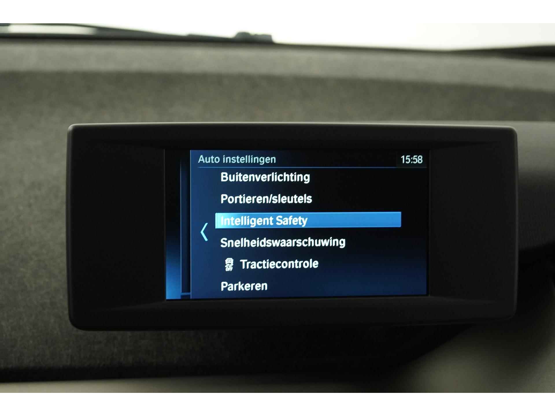 BMW i3 Basis 120Ah 42 kWh | Camera | Driving Assistant Plus | Warmtepomp | Comfort pakket |  Zondag Open! - 17/39