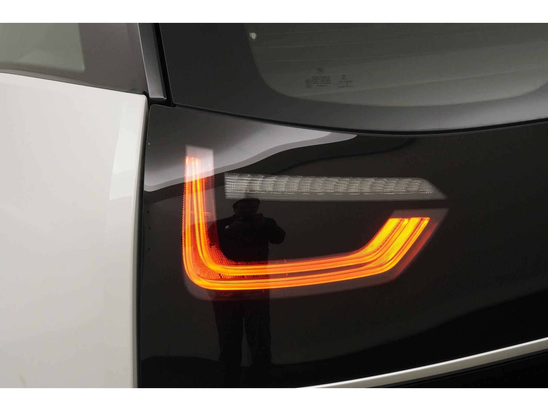 BMW i3 Basis 120Ah 42 kWh | Camera | Driving Assistant Plus | Warmtepomp | Comfort pakket |  Zondag Open! - 22/39