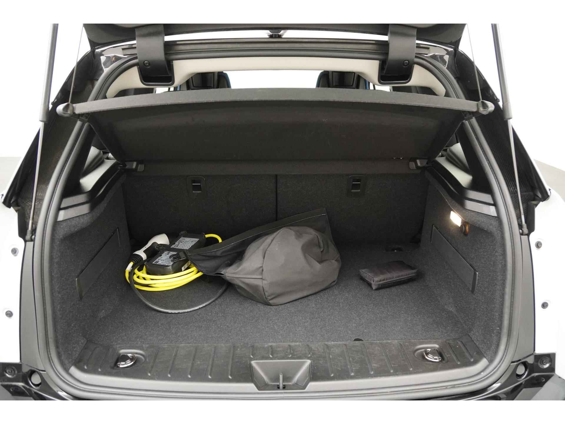 BMW i3 Basis 120Ah 42 kWh | Camera | Driving Assistant Plus | Warmtepomp | Comfort pakket |  Zondag Open! - 23/39