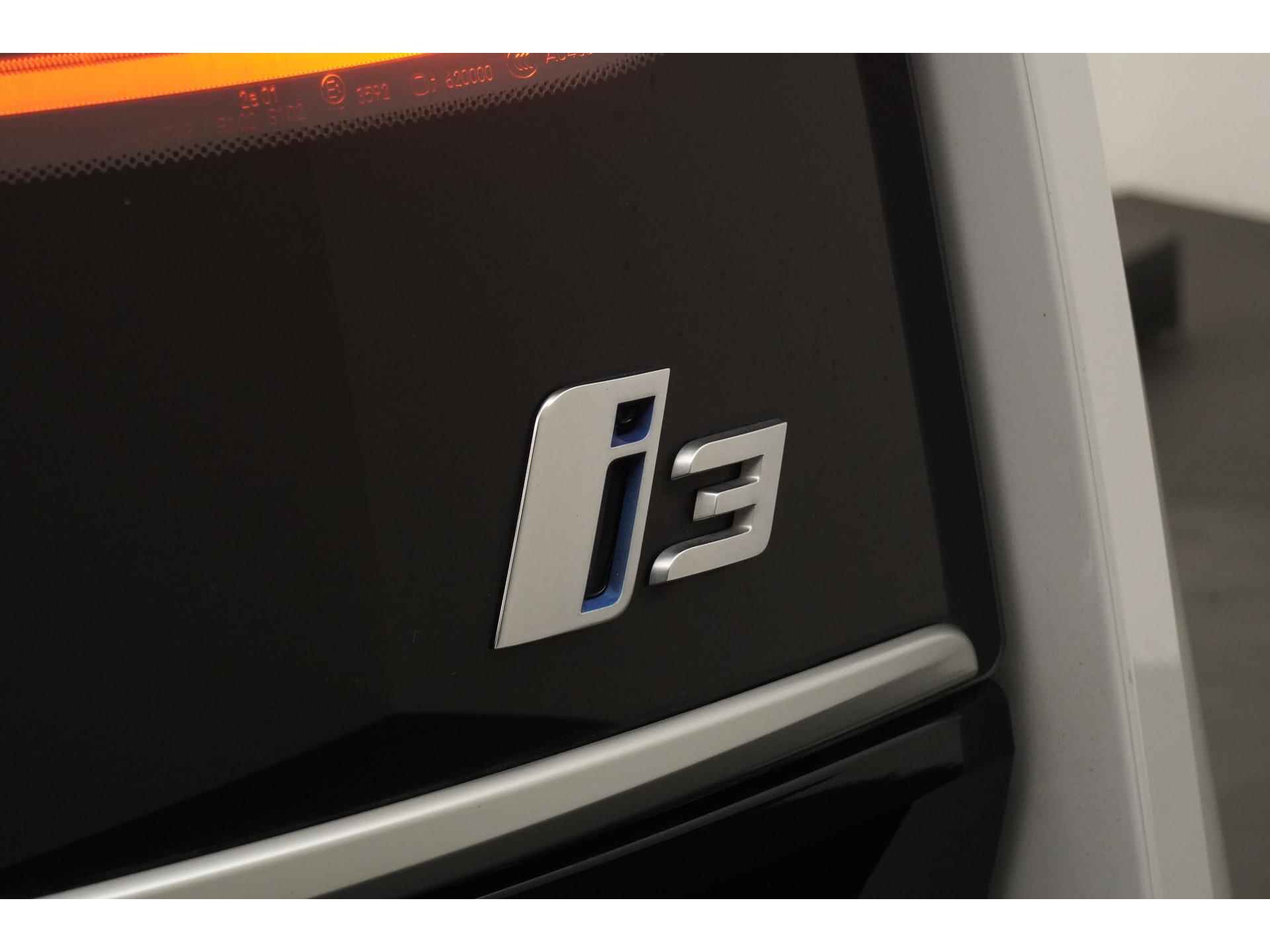 BMW i3 Basis 120Ah 42 kWh | Camera | Driving Assistant Plus | Warmtepomp | Comfort pakket |  Zondag Open! - 24/39