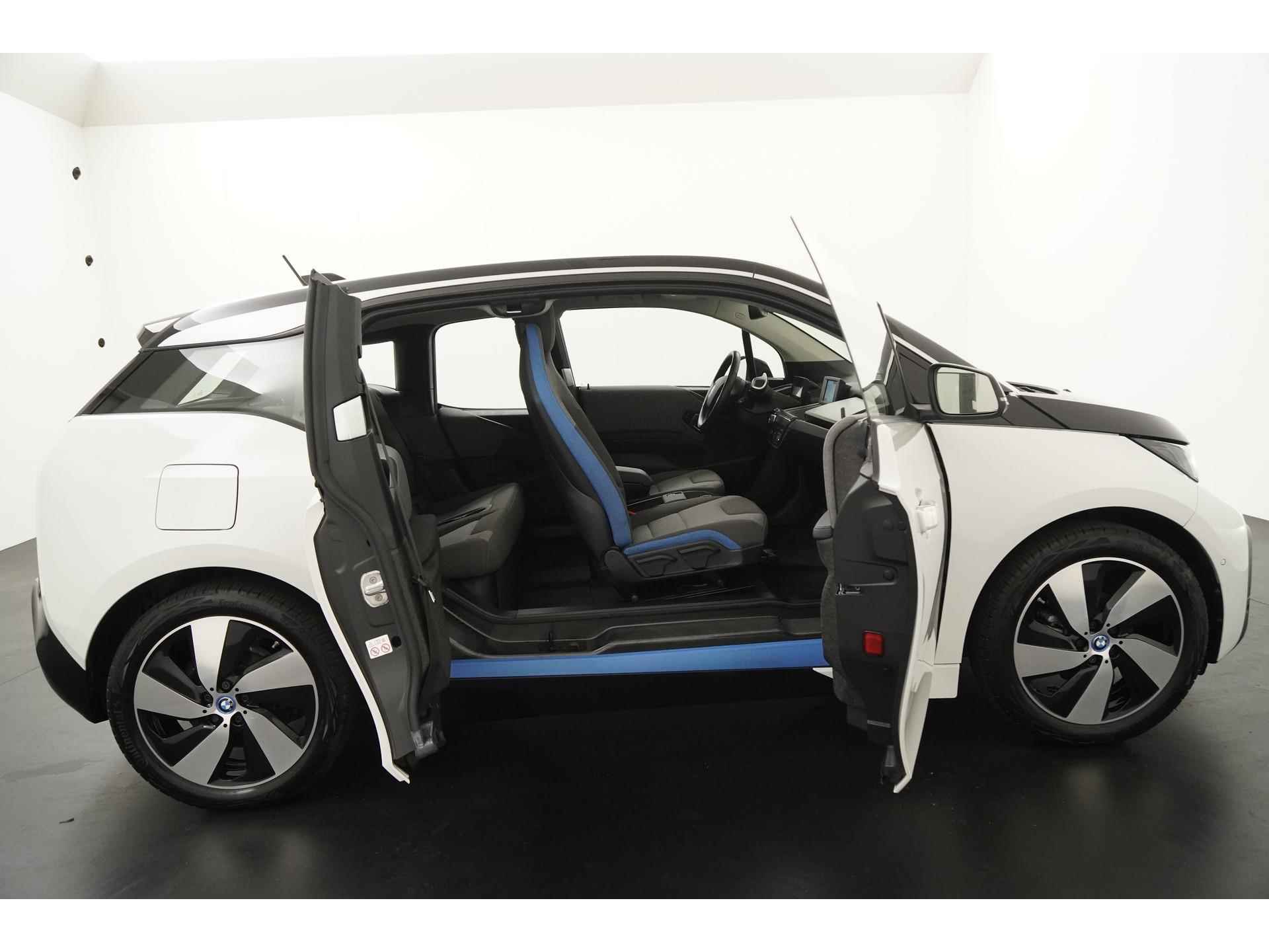 BMW i3 Basis 120Ah 42 kWh | Camera | Driving Assistant Plus | Warmtepomp | Comfort pakket |  Zondag Open! - 27/39