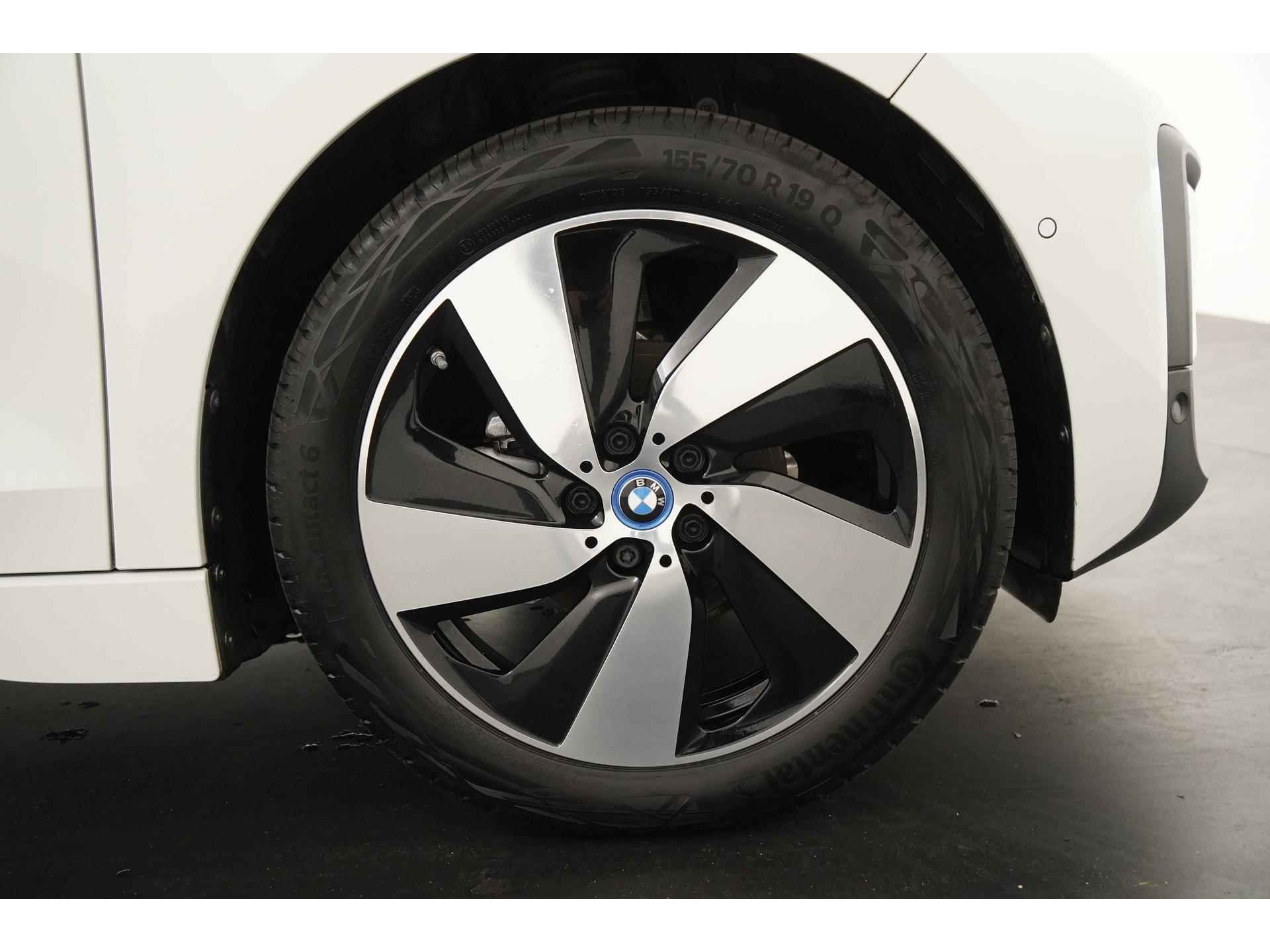 BMW i3 Basis 120Ah 42 kWh | Camera | Driving Assistant Plus | Warmtepomp | Comfort pakket |  Zondag Open! - 32/39