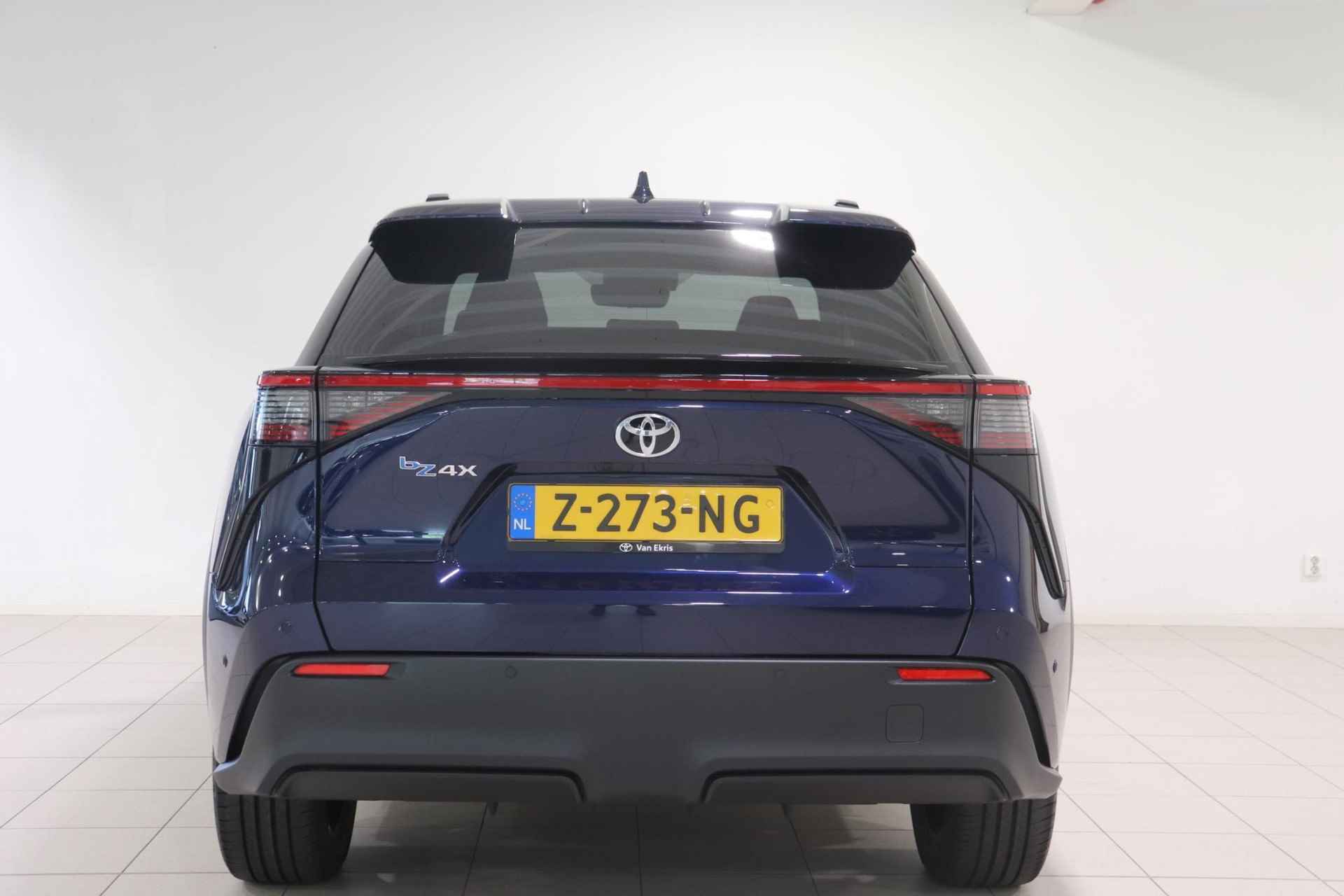 Toyota bZ4X Panoramadak Premium 71 kWh, Demo voordeel, Luxe, Sensoren, Stuur, Stoel en Voorruit verwarming, Draadloos Apple Carplay/Android Auto! - 4/38