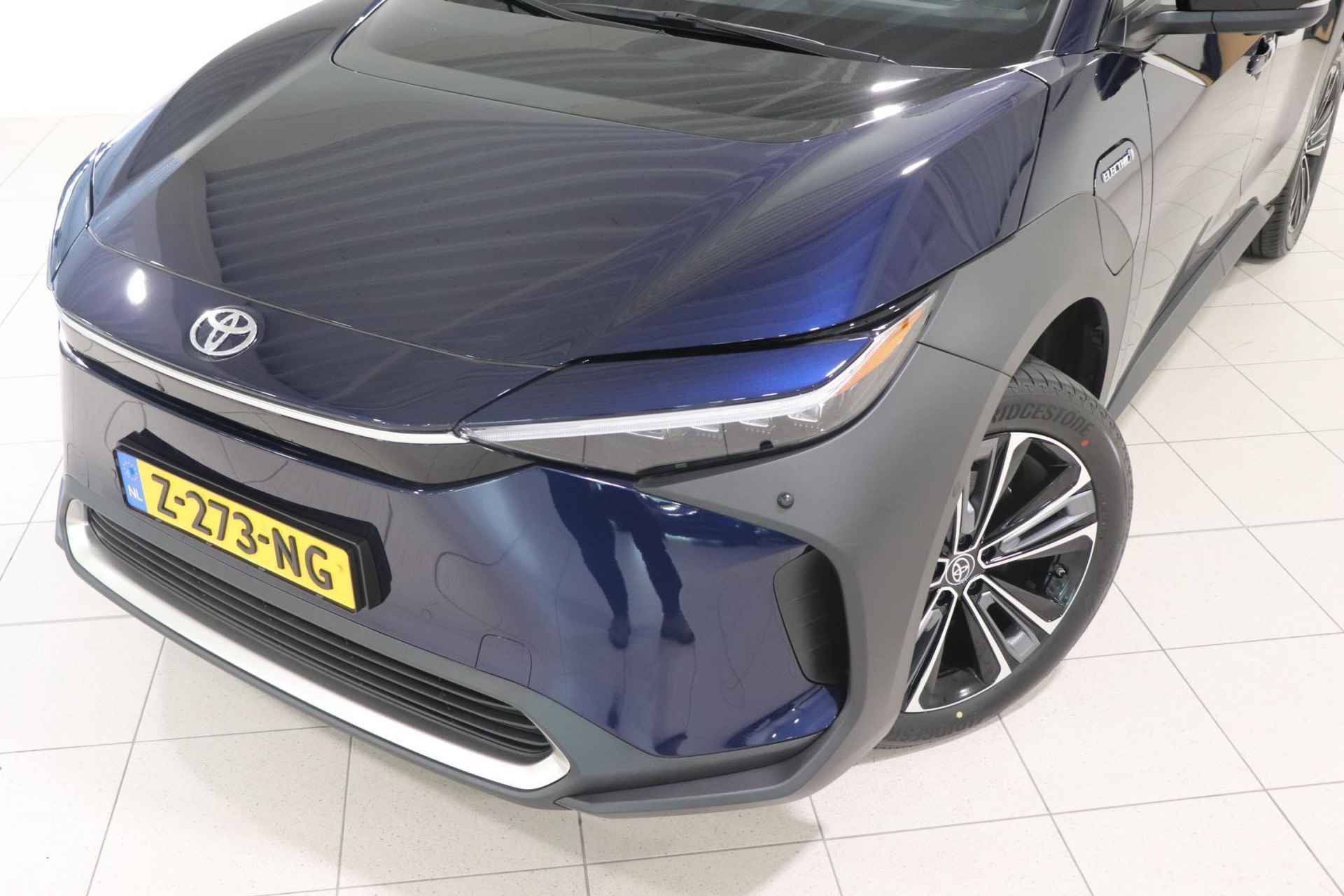 Toyota bZ4X Panoramadak Premium 71 kWh, Demo voordeel, Luxe, Sensoren, Stuur, Stoel en Voorruit verwarming, Draadloos Apple Carplay/Android Auto! - 13/38