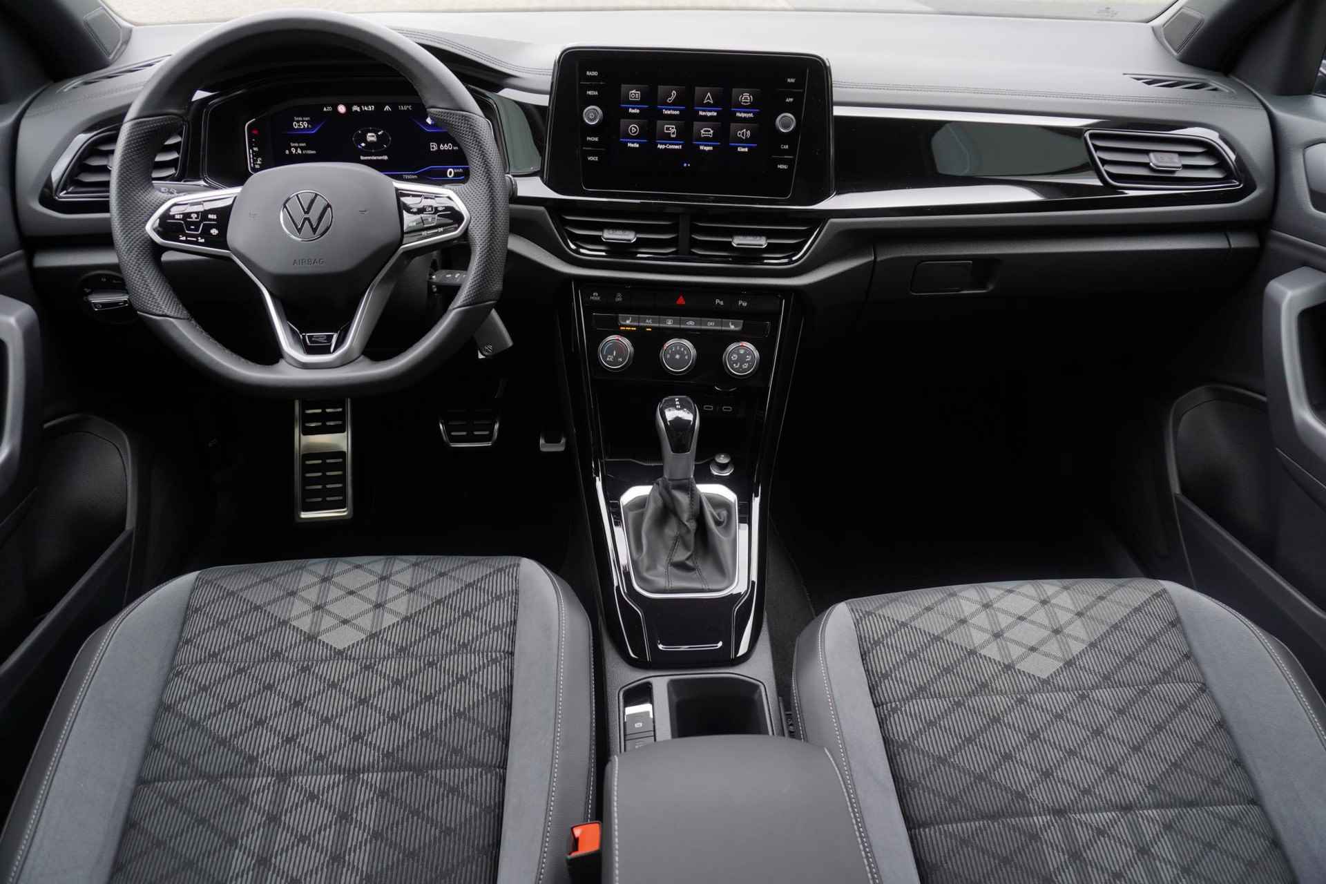 Volkswagen T-Roc 1.5 TSI R-Line | DSG | Ascot Grey | Black Style | CarPlay | ACC | LED | 18" - 10/20