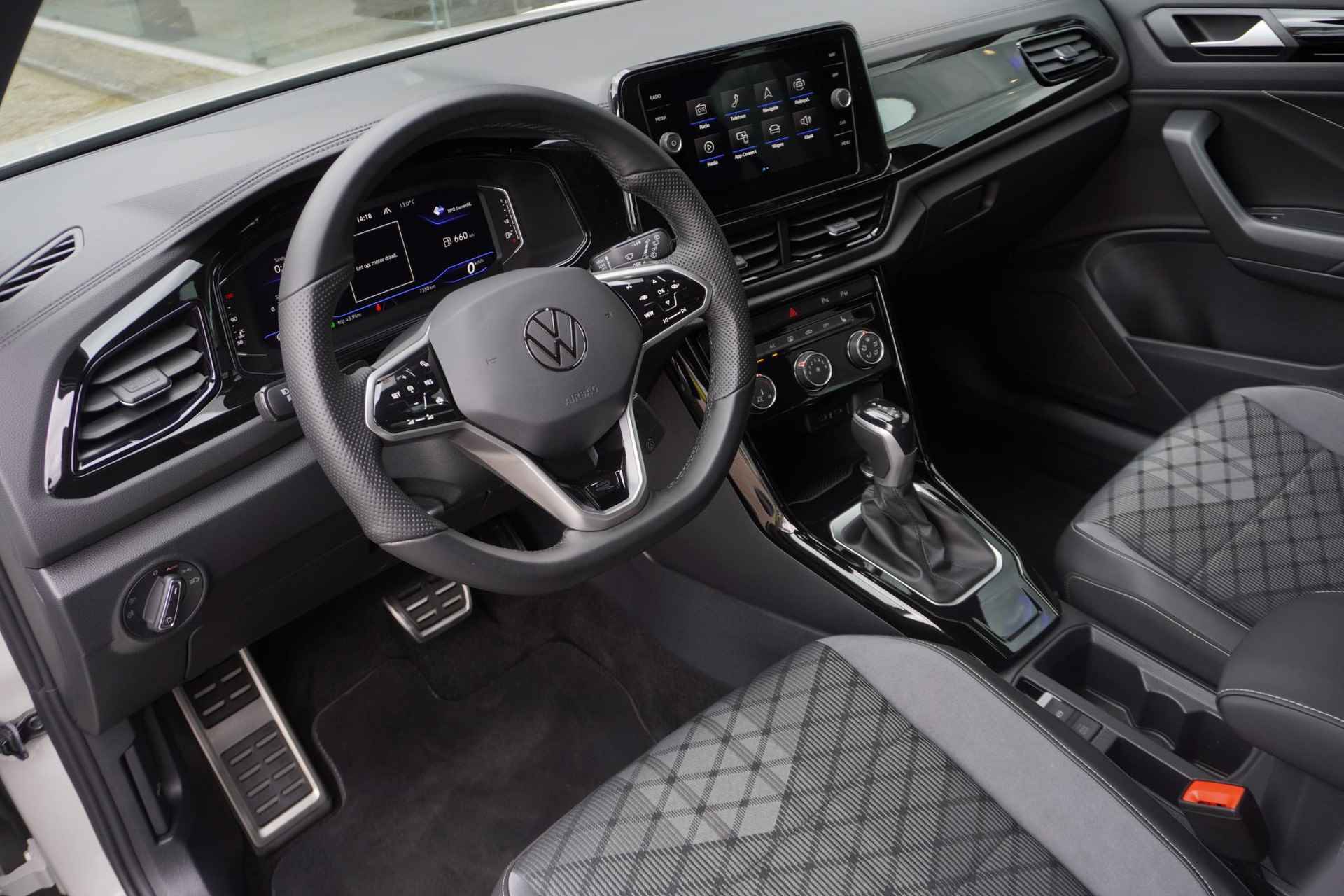 Volkswagen T-Roc 1.5 TSI R-Line | DSG | Ascot Grey | Black Style | CarPlay | ACC | LED | 18" - 16/20