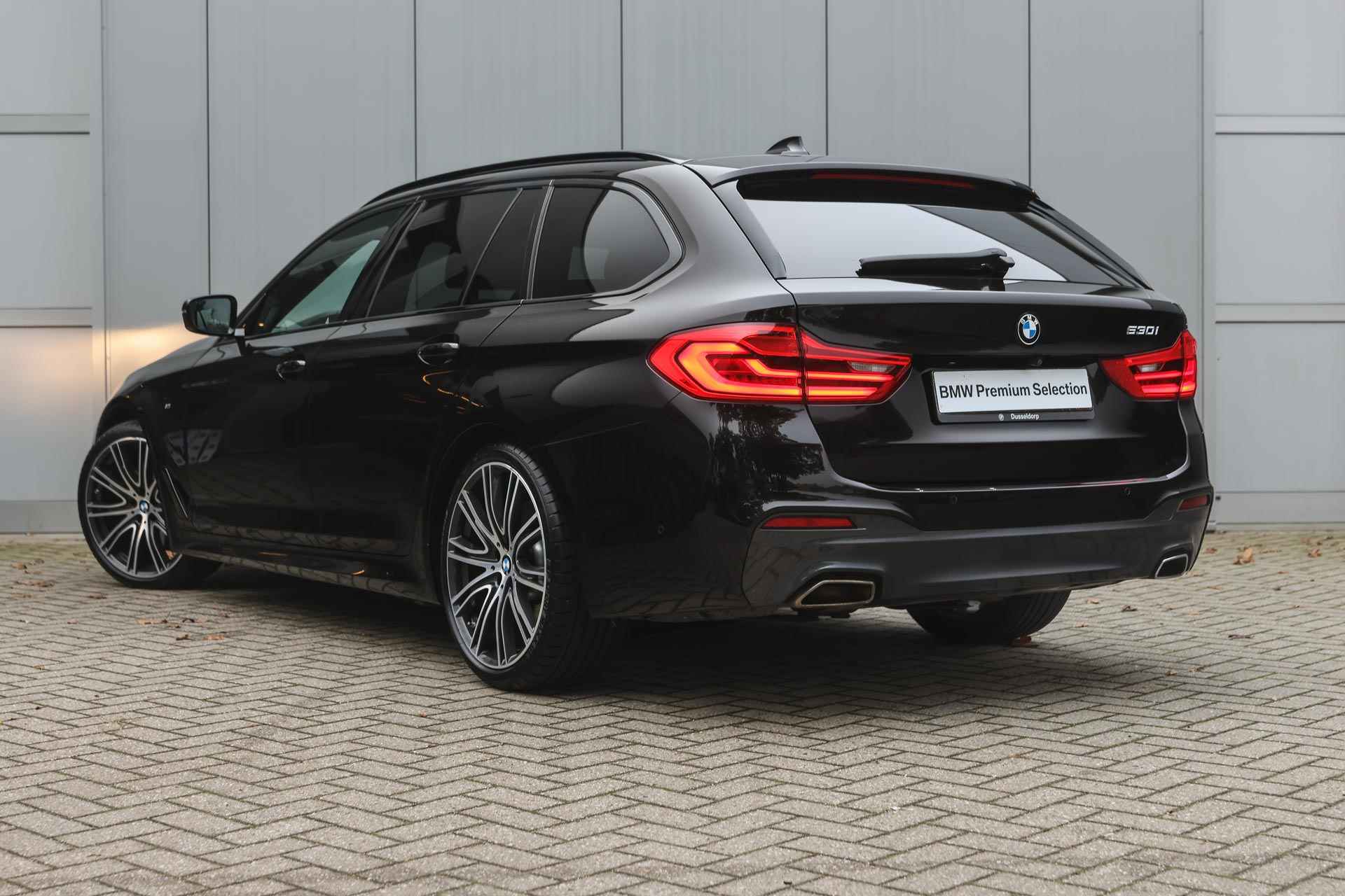 BMW 5 Serie Touring 530i High Executive M Sport Automaat / Panoramadak / Adaptieve LED / Parking Assistant Plus / Gesture Control / Head-Up / Comfort Access - 3/42