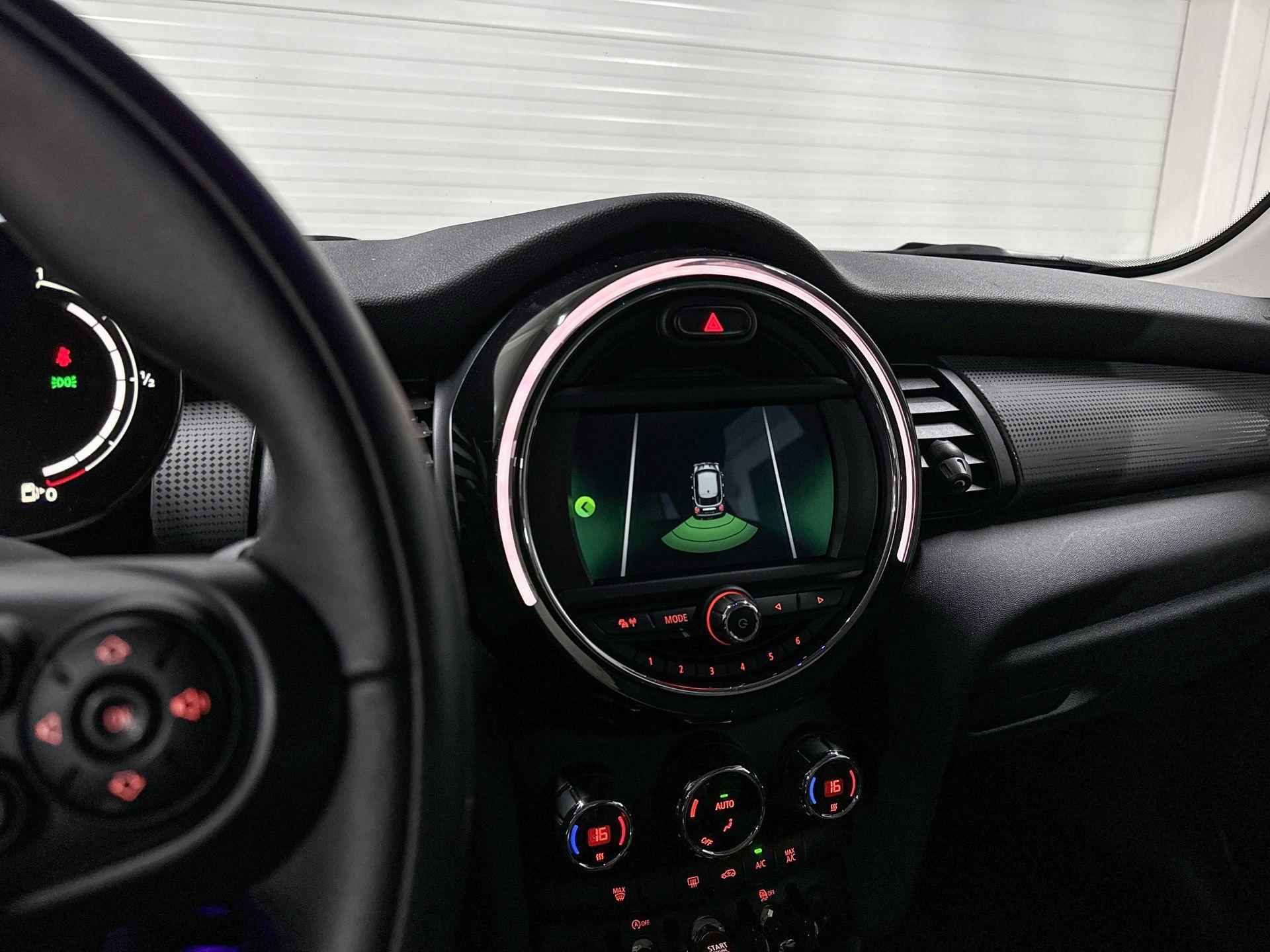 MINI 5-deurs Cooper Pepper | Apple CarPlay | Park Distance Control | Navigatiesysteem - 16/24