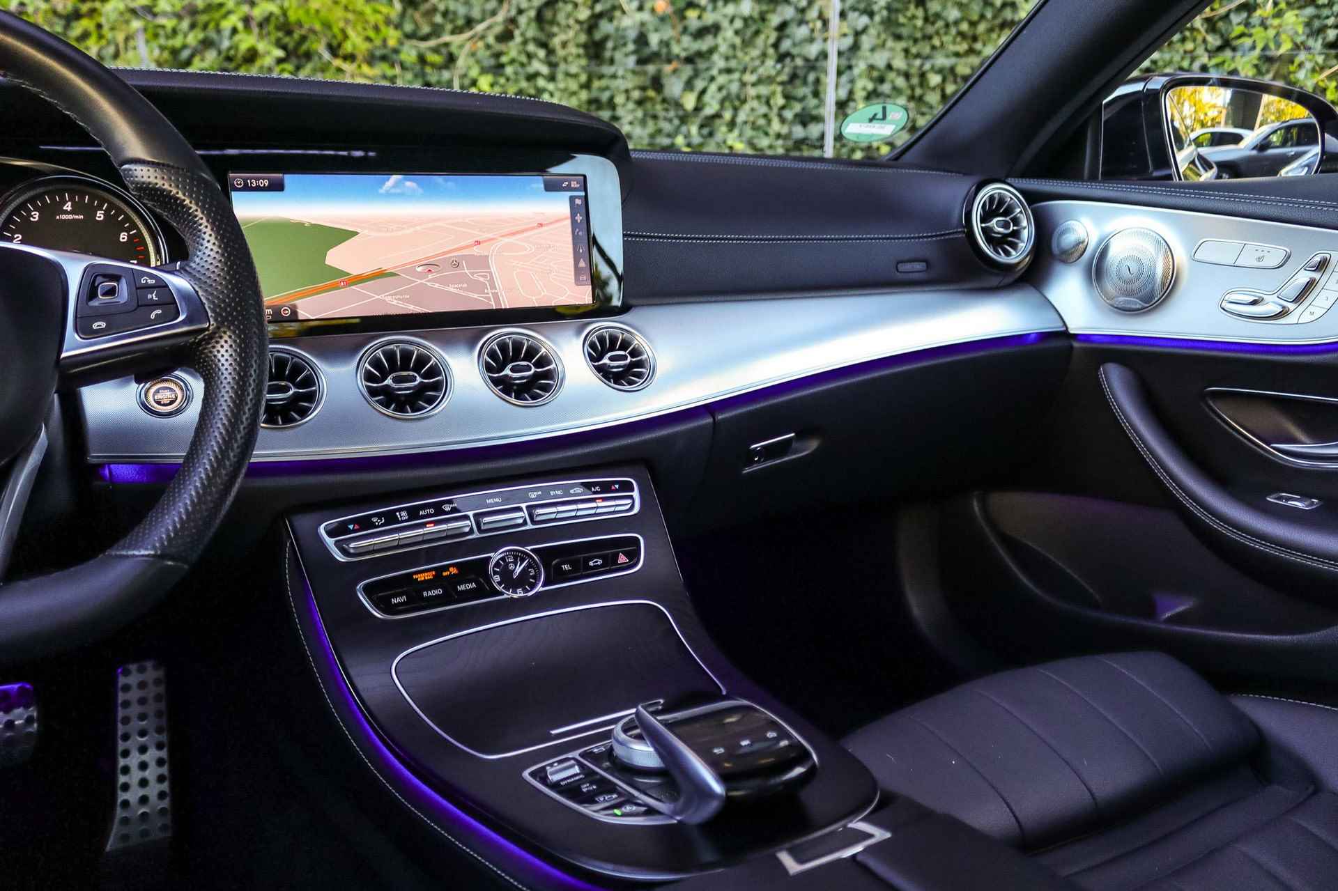 Mercedes-Benz E-klasse E 200 Coupé Automaat AMG Line | Premium Pakket | Panoramadak | Comand Online | Burmester Audio | Multibeam LED | Memory | Parktronic | Spiegelpakket - 9/37