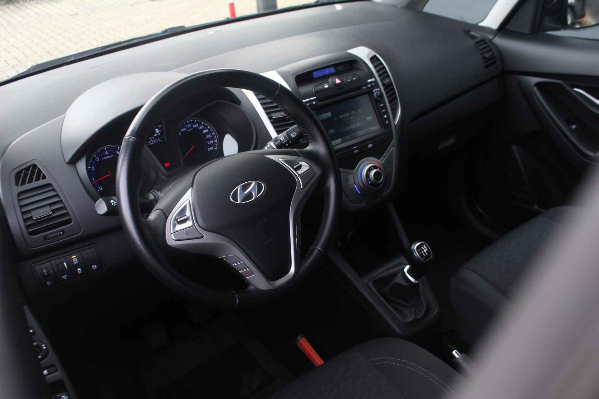 Hyundai ix20 1.4i Go! 90pk | Navigatie | Achteruitrijcamera | Lichtmetalen Velgen 16" - 12/32
