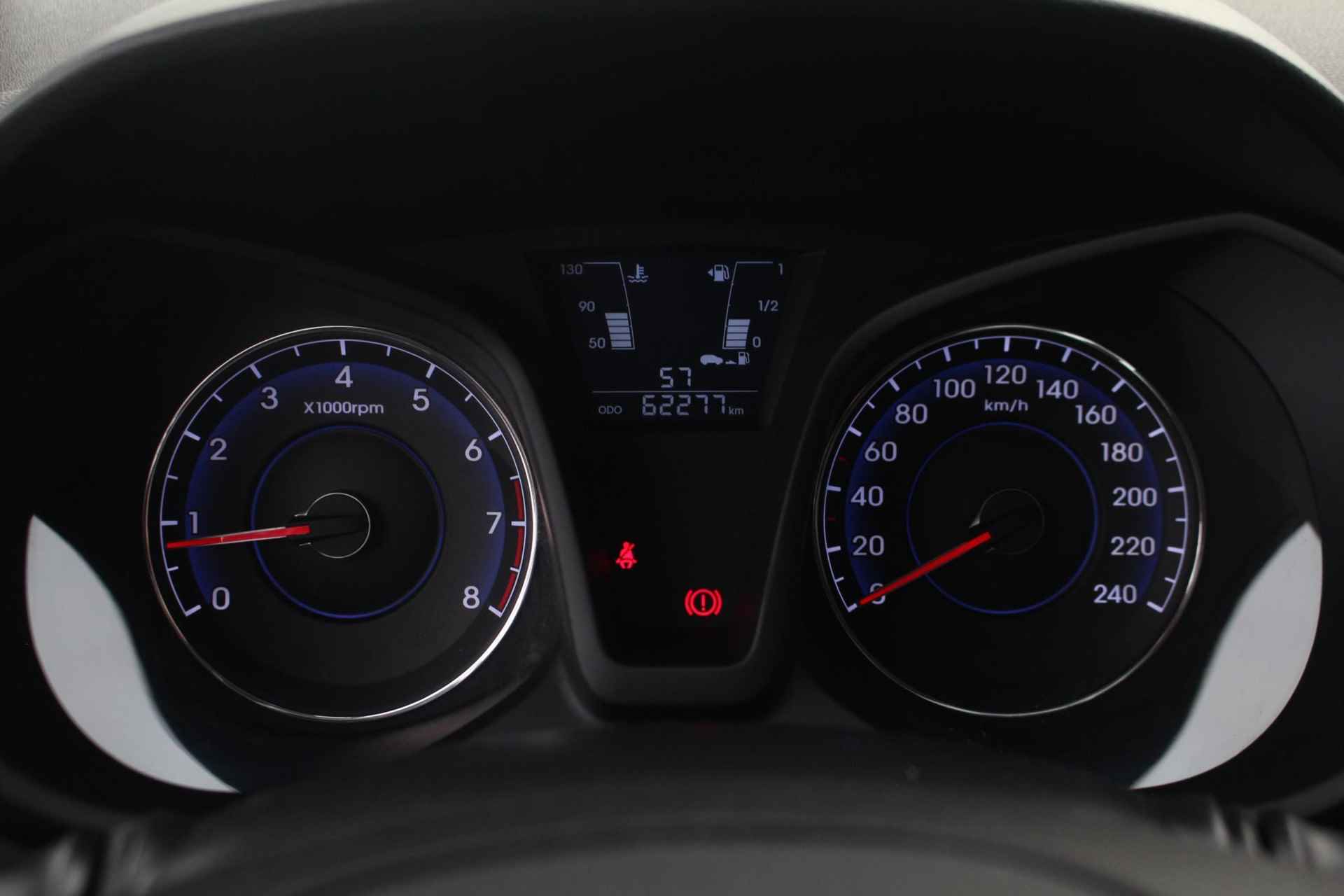 Hyundai ix20 1.4i Go! 90pk | Navigatie | Achteruitrijcamera | Lichtmetalen Velgen 16" - 26/32