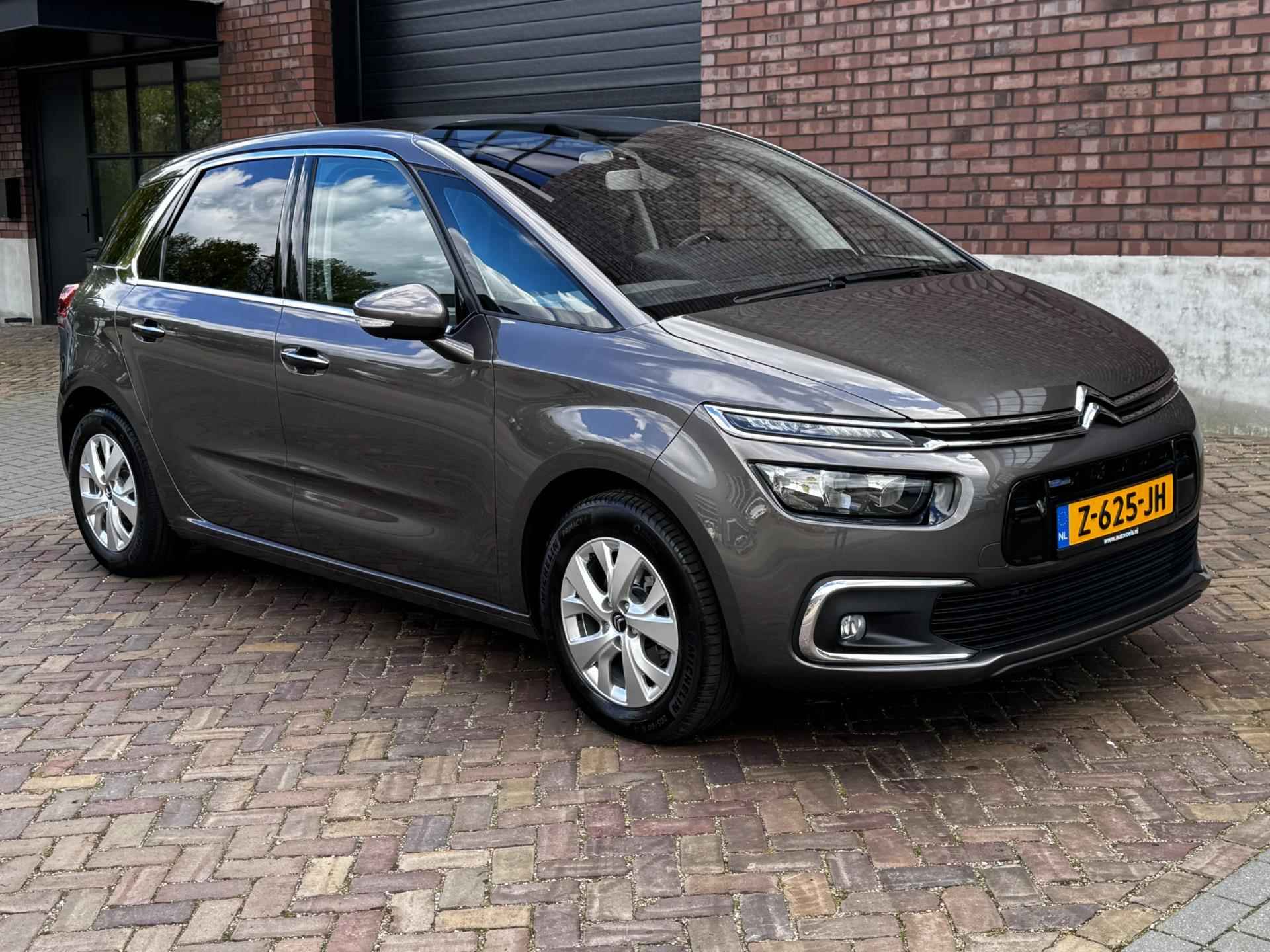 Citroen C4 Picasso 1.2 PureTech Feel / 130 PK / Trekhaak / Navigatie + Camera / Automaat / Climate control / 1e Eigenaar - 6/51