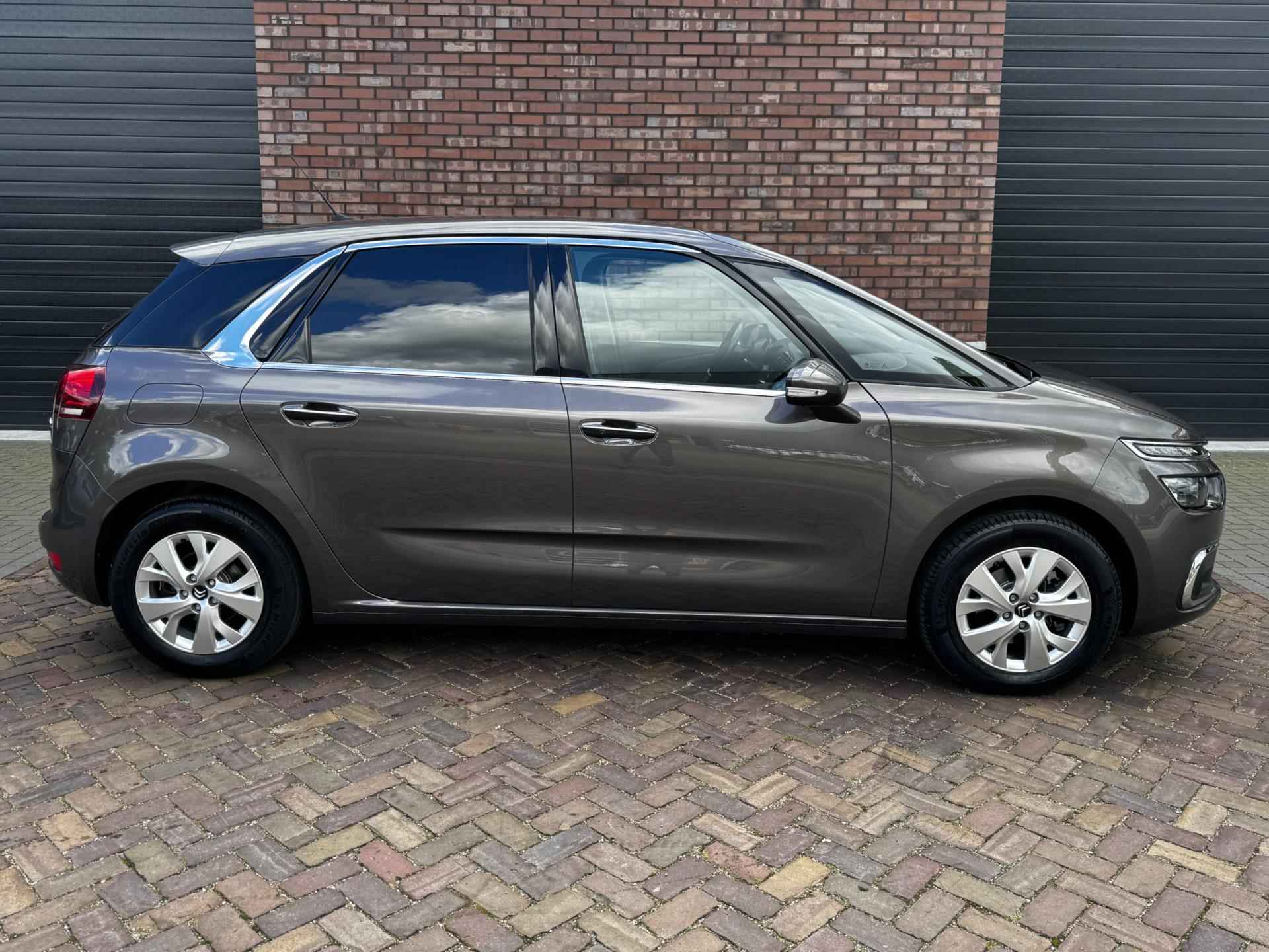 Citroen C4 Picasso 1.2 PureTech Feel / 130 PK / Trekhaak / Navigatie + Camera / Automaat / Climate control / 1e Eigenaar - 10/51