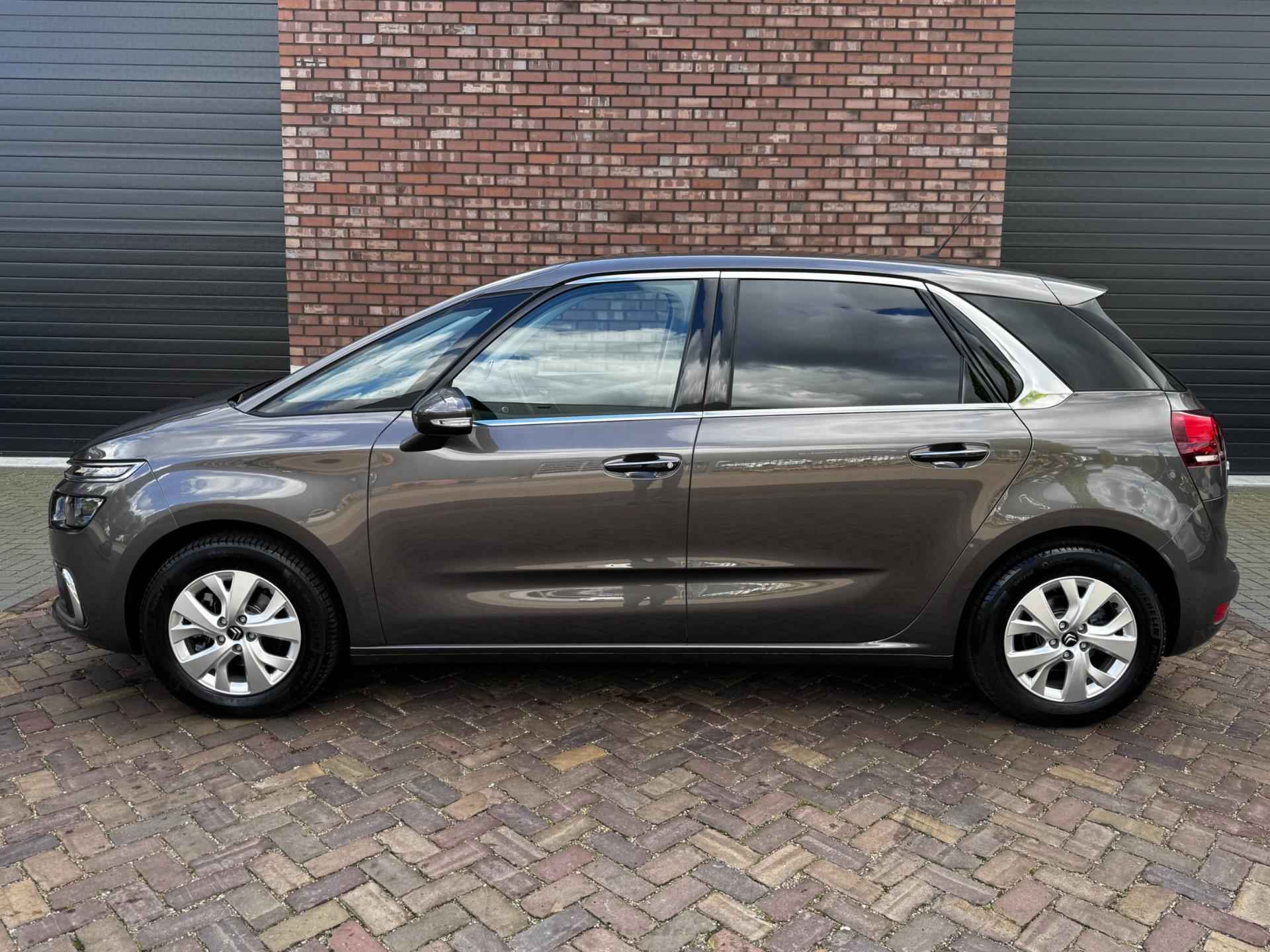 Citroen C4 Picasso 1.2 PureTech Feel / 130 PK / Trekhaak / Navigatie + Camera / Automaat / Climate control / 1e Eigenaar - 13/51