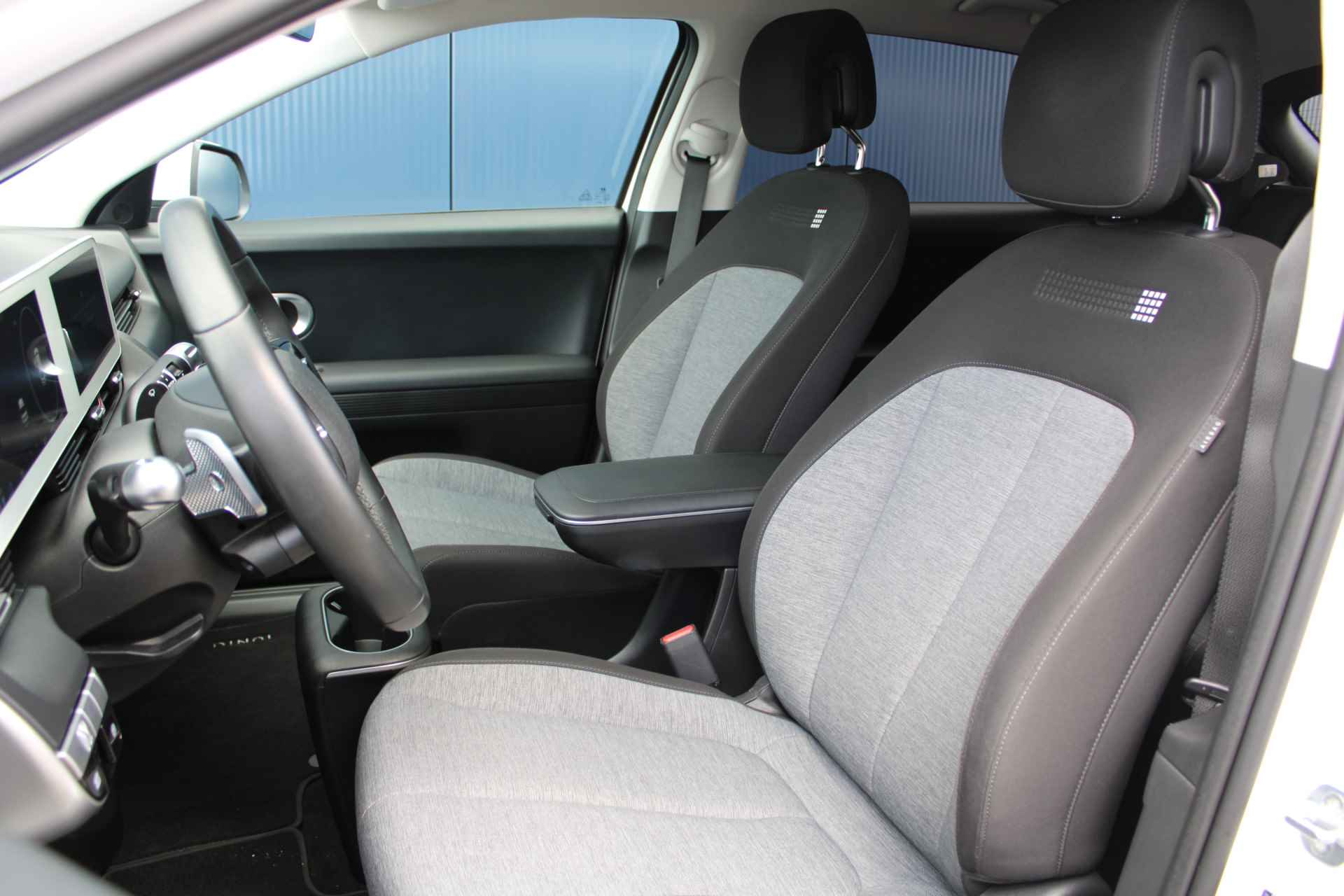 Hyundai IONIQ 5 73 kWh 218pk Style Automaat | Climate | Camera | Keyless | Full Led | Navigatie | 19" Lichtmetaal | Adaptieve Cruisecontrol - 14/29