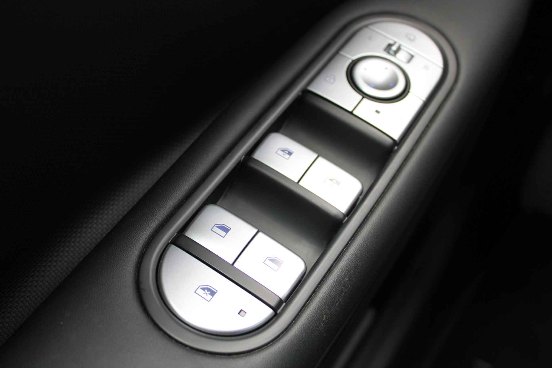 Hyundai IONIQ 5 73 kWh 218pk Style Automaat | Climate | Camera | Keyless | Full Led | Navigatie | 19" Lichtmetaal | Adaptieve Cruisecontrol - 16/29