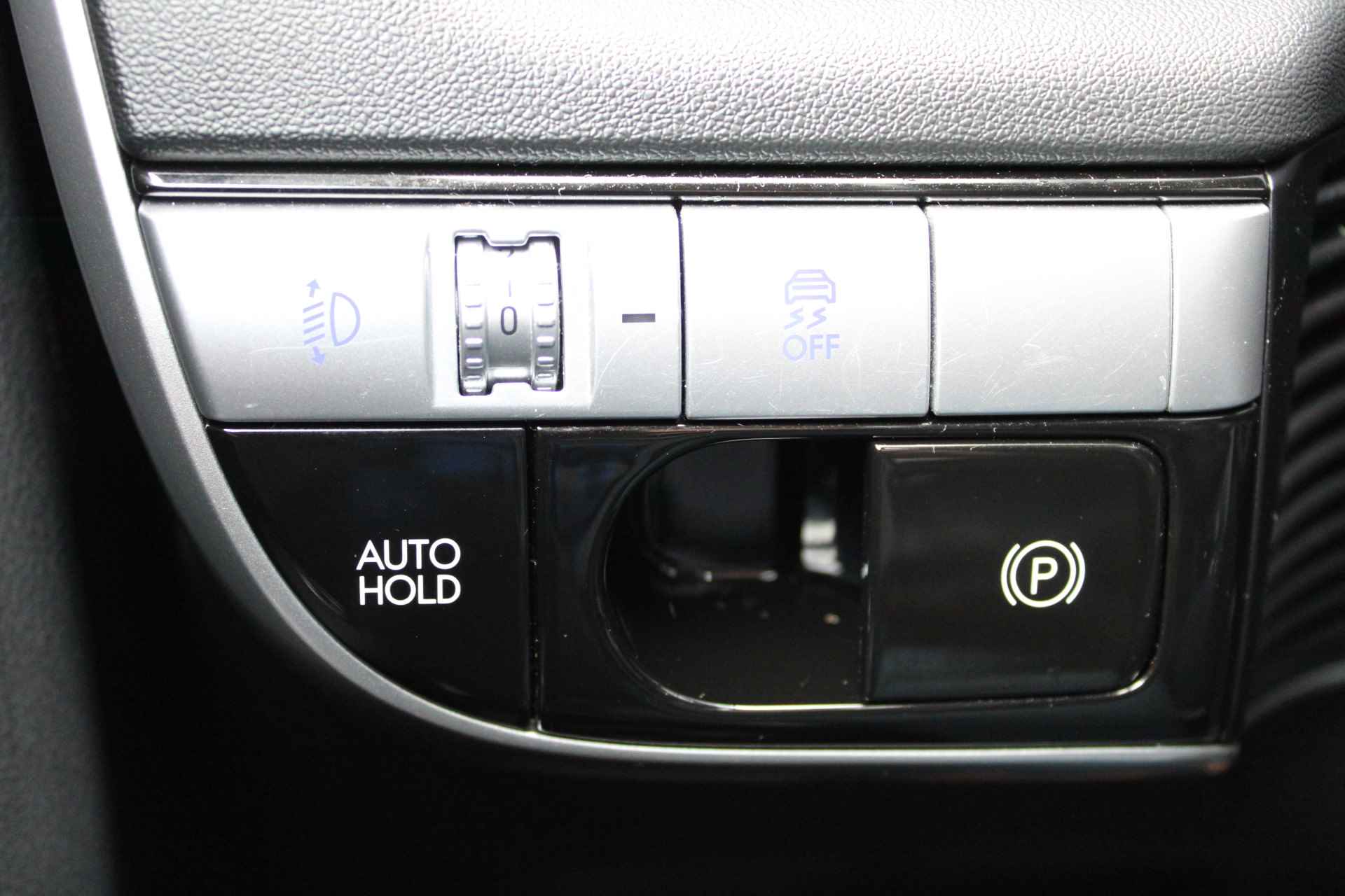 Hyundai IONIQ 5 73 kWh 218pk Style Automaat | Climate | Camera | Keyless | Full Led | Navigatie | 19" Lichtmetaal | Adaptieve Cruisecontrol - 17/29