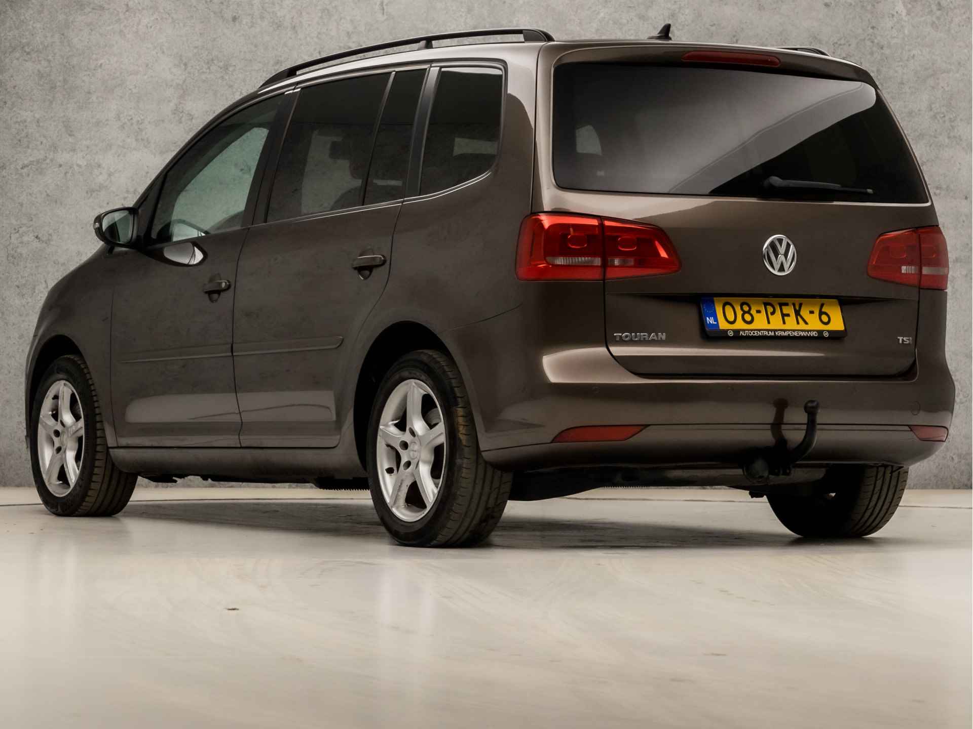 Volkswagen Touran 1.4 TSI Comfortline 141Pk Automaat (PANORAMADAK, NAVIGATIE, NAP, BLUETOOTH, CRUISE, CLIMATE, ELEK PAKKET, GETINT GLAS, ARMSTEUN, SPORTSTOELEN, LM VELGEN, PARKEERSENSOREN, TREKHAAK, NIEUWE APK, NIEUWSTAAT) - 3/29