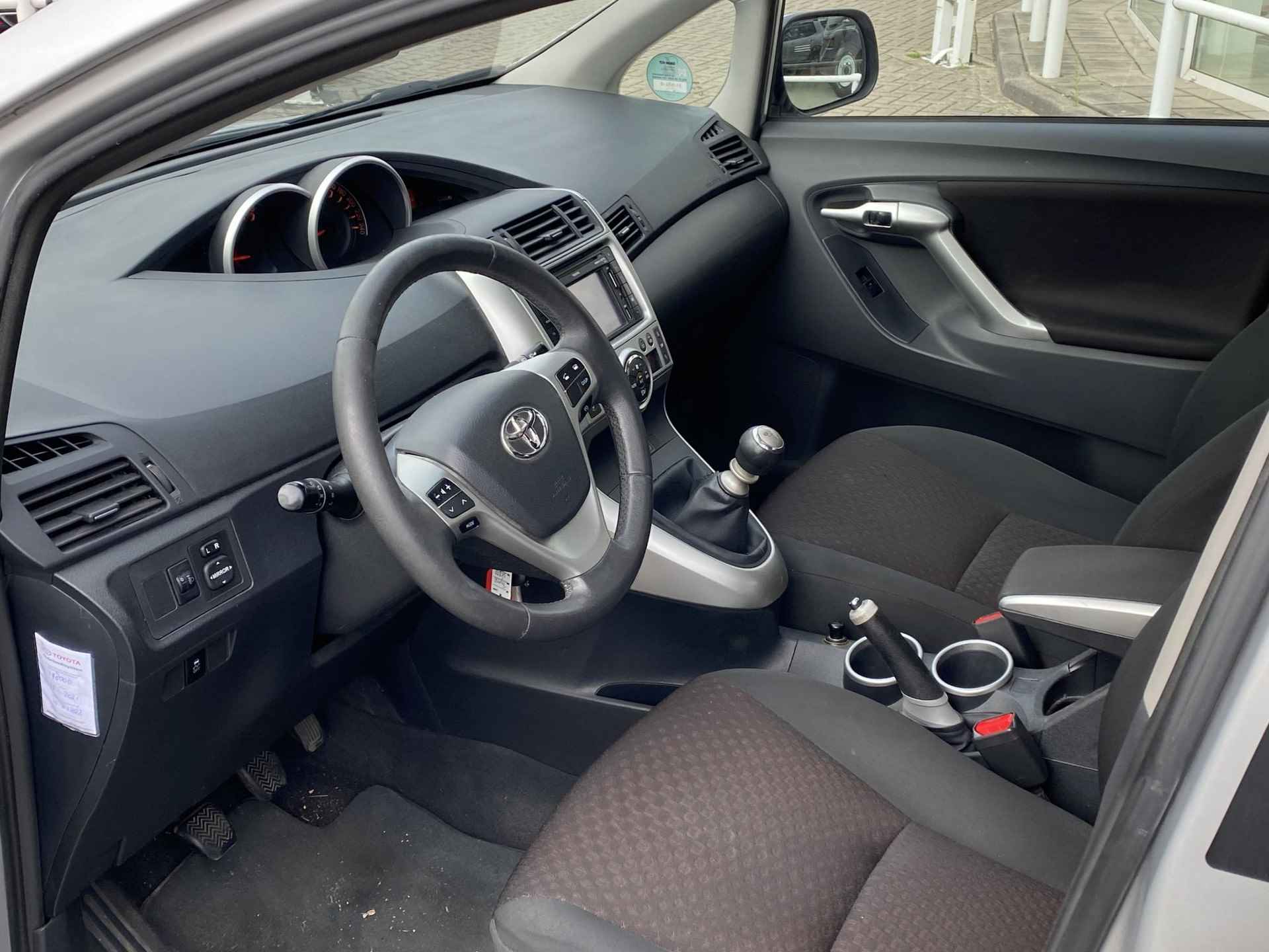 Toyota Verso 1.8 VVT-i Business , Met Panoramadak, Achteruitrij camera, Centrale deurvergrendeling met afst.bediening, Elektr. Climate control, Full map navigatie, Alarm Klasse I - 3/28