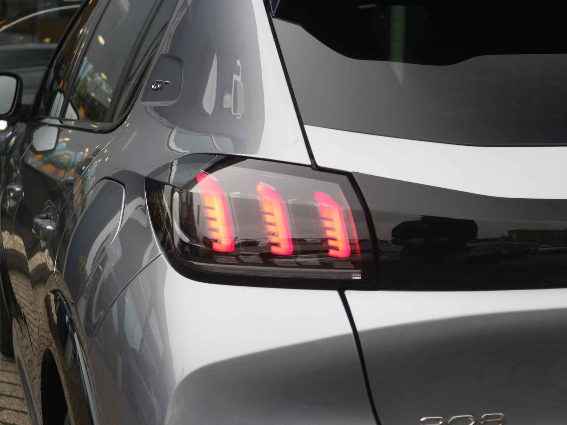 Peugeot 208 1.2 100pk GT Pack Cruise Control | Apple Carplay | Navigatie | Achteruitrijcamera - 31/42