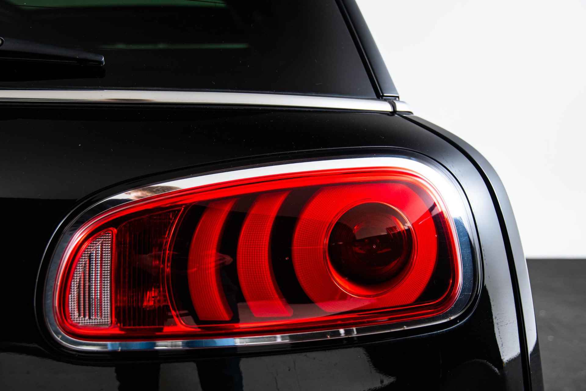 Mini Mini Clubman 2.0 John Cooper Works ALL4 Chili Panoramadak - Harman Kardon - Head-Up Display - LED koplampen - PDC voor/achter - Sportonderstel - Performance control - 31/64