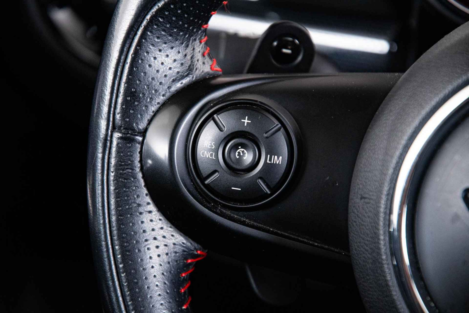 Mini Mini Clubman 2.0 John Cooper Works ALL4 Chili Panoramadak - Harman Kardon - Head-Up Display - LED koplampen - PDC voor/achter - Sportonderstel - Performance control - 38/64